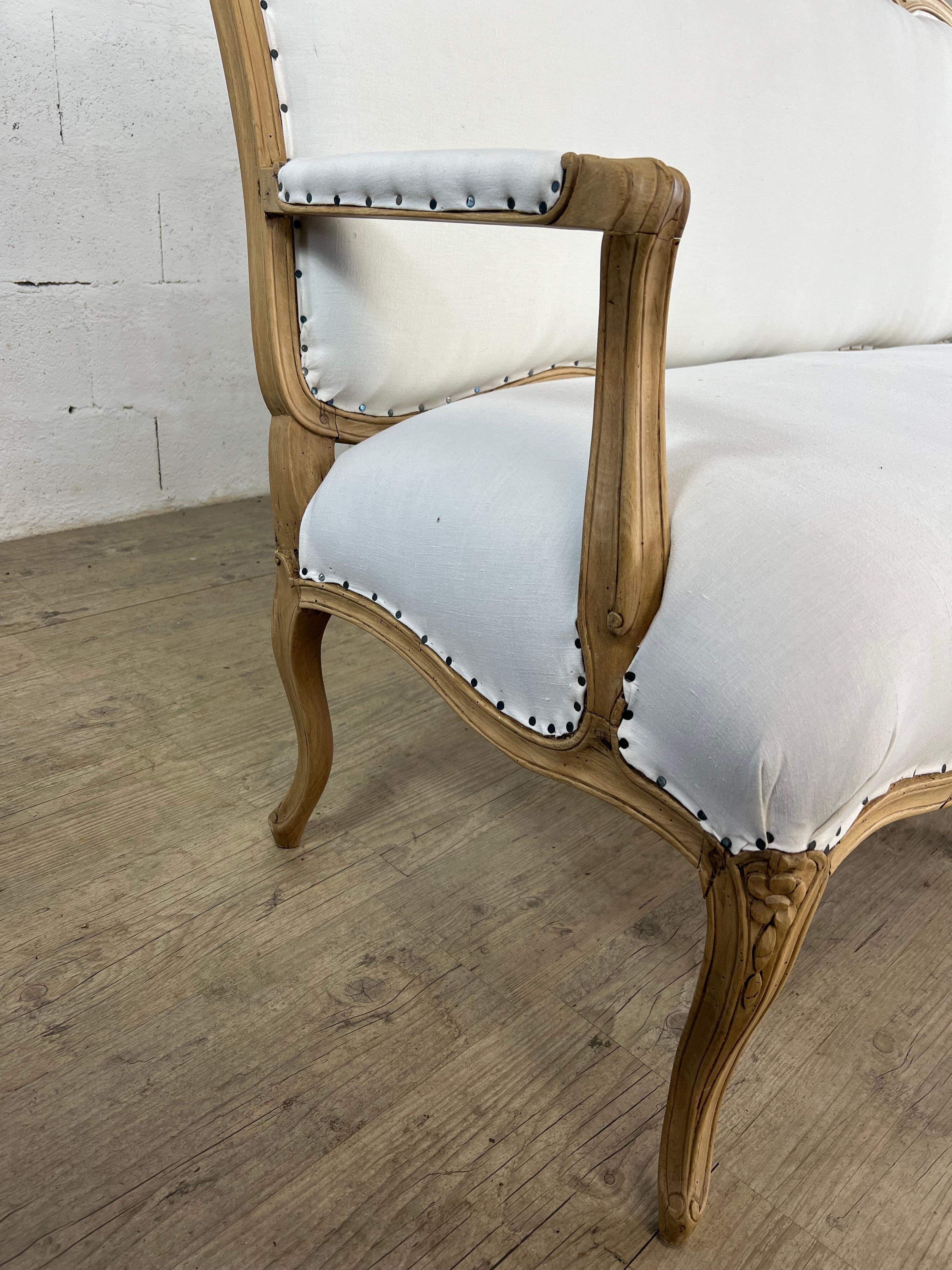 Divano d'epoca Luigi XV, 1750-1770 circa. In condizioni buone in vendita a PARIS, FR