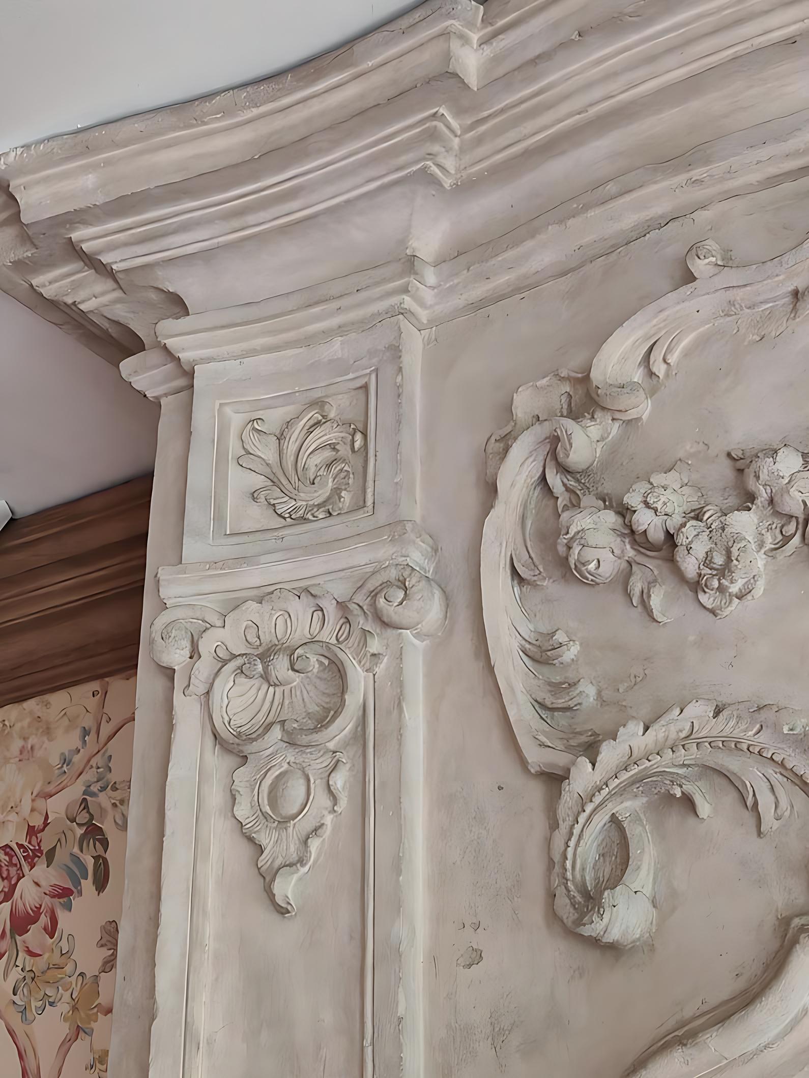 Cheminée en pierre d'époque Louis XV avec trumeau sculpté Bon état - En vente à SAINT-OUEN-SUR-SEINE, FR