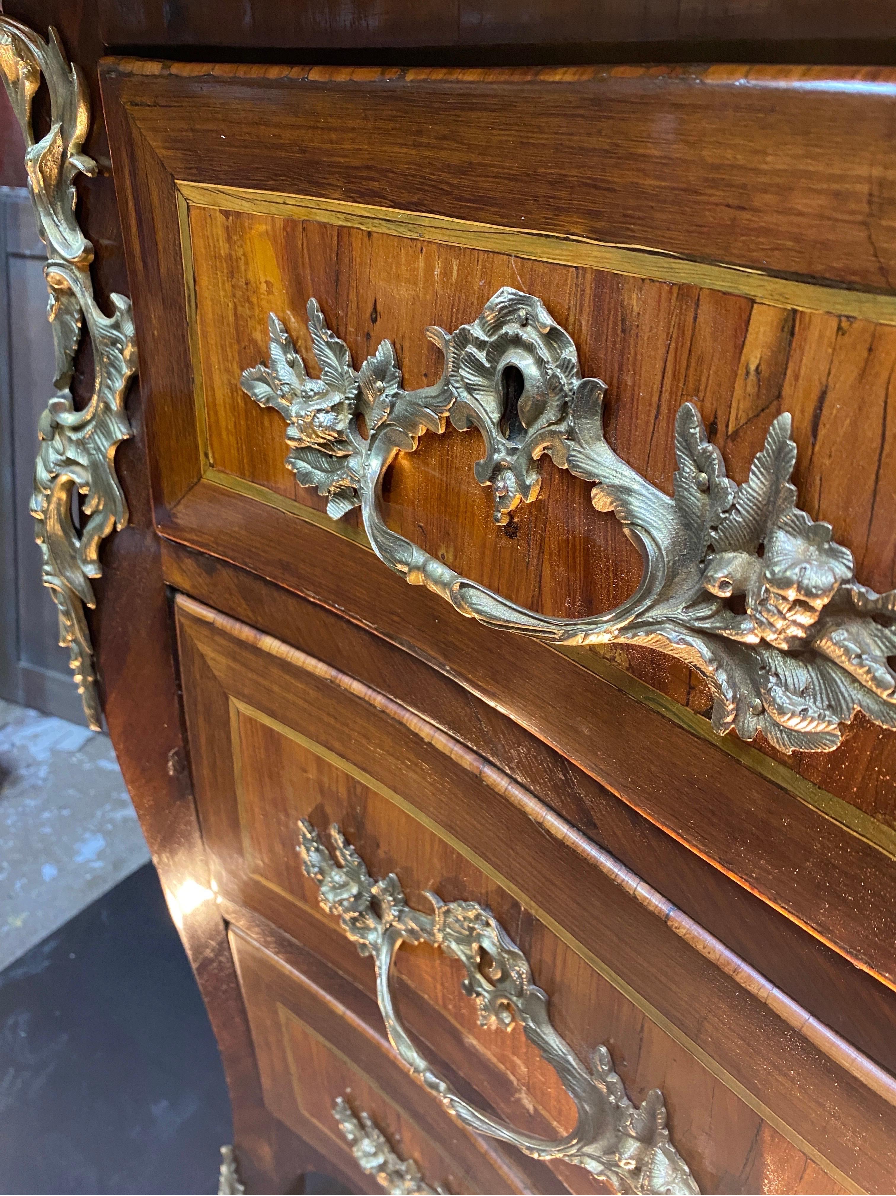Louis XV period tomb chest of drawers stamped (small Parisian chest of drawers) For Sale 5