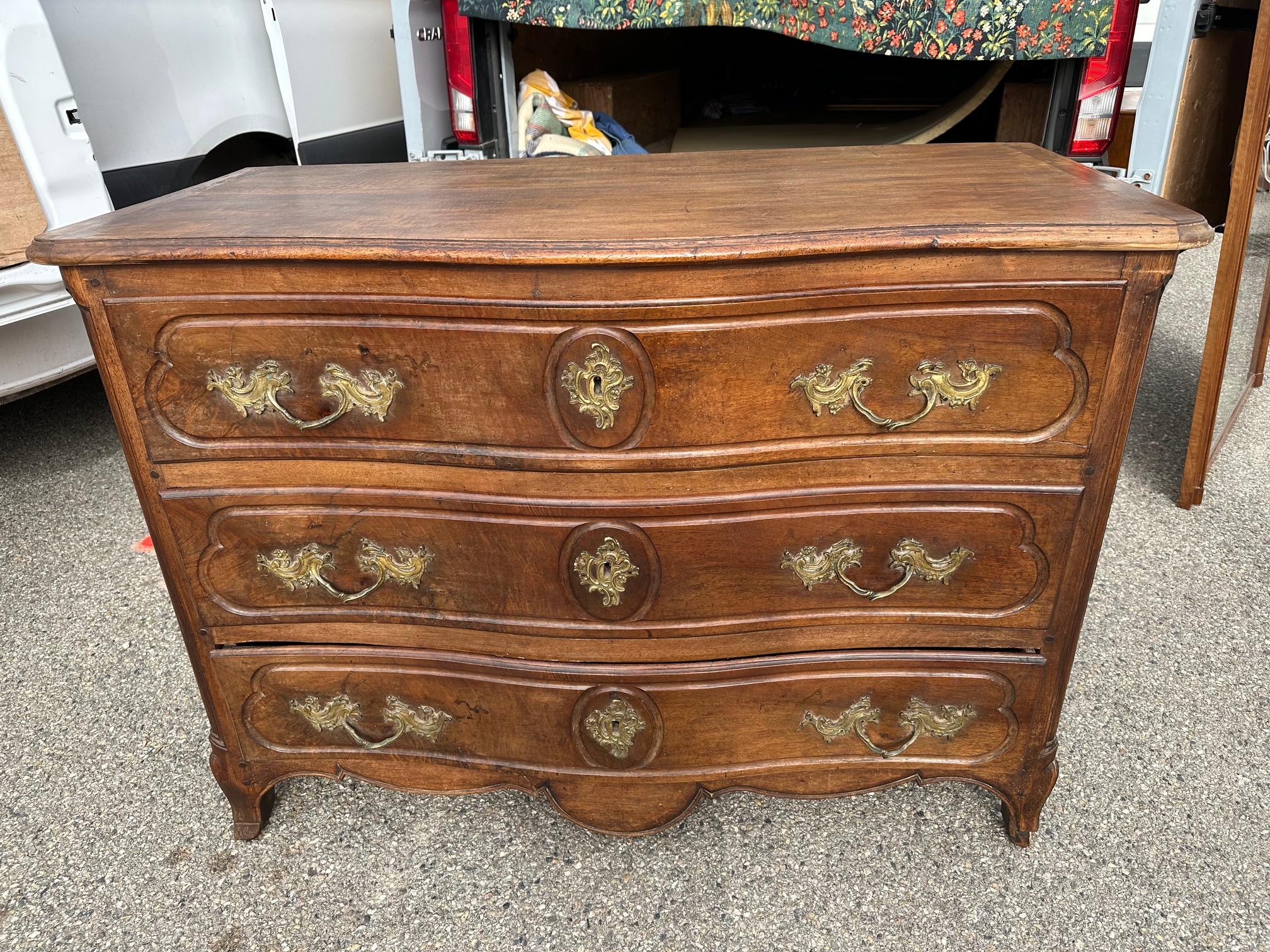 Louis XV Period Walnut and Bronze Commode In Good Condition For Sale In LEGNY, FR
