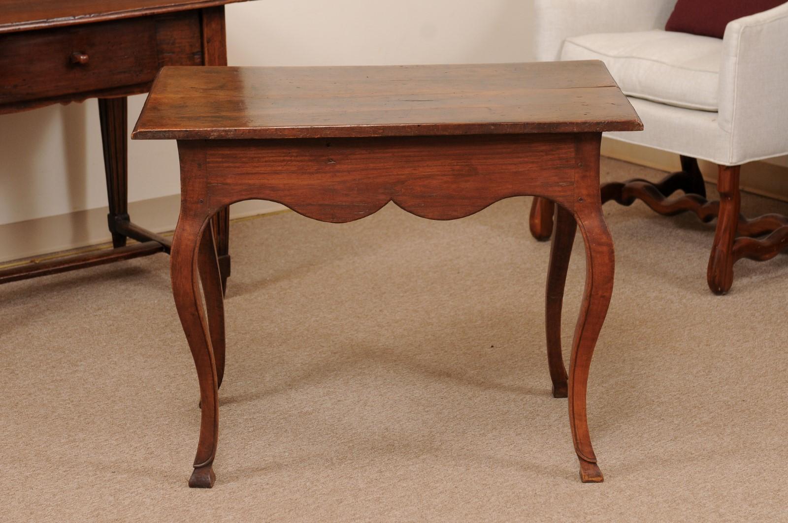  Louis XV Period Walnut Side Table with Drawer, France ca. 1740 For Sale 5