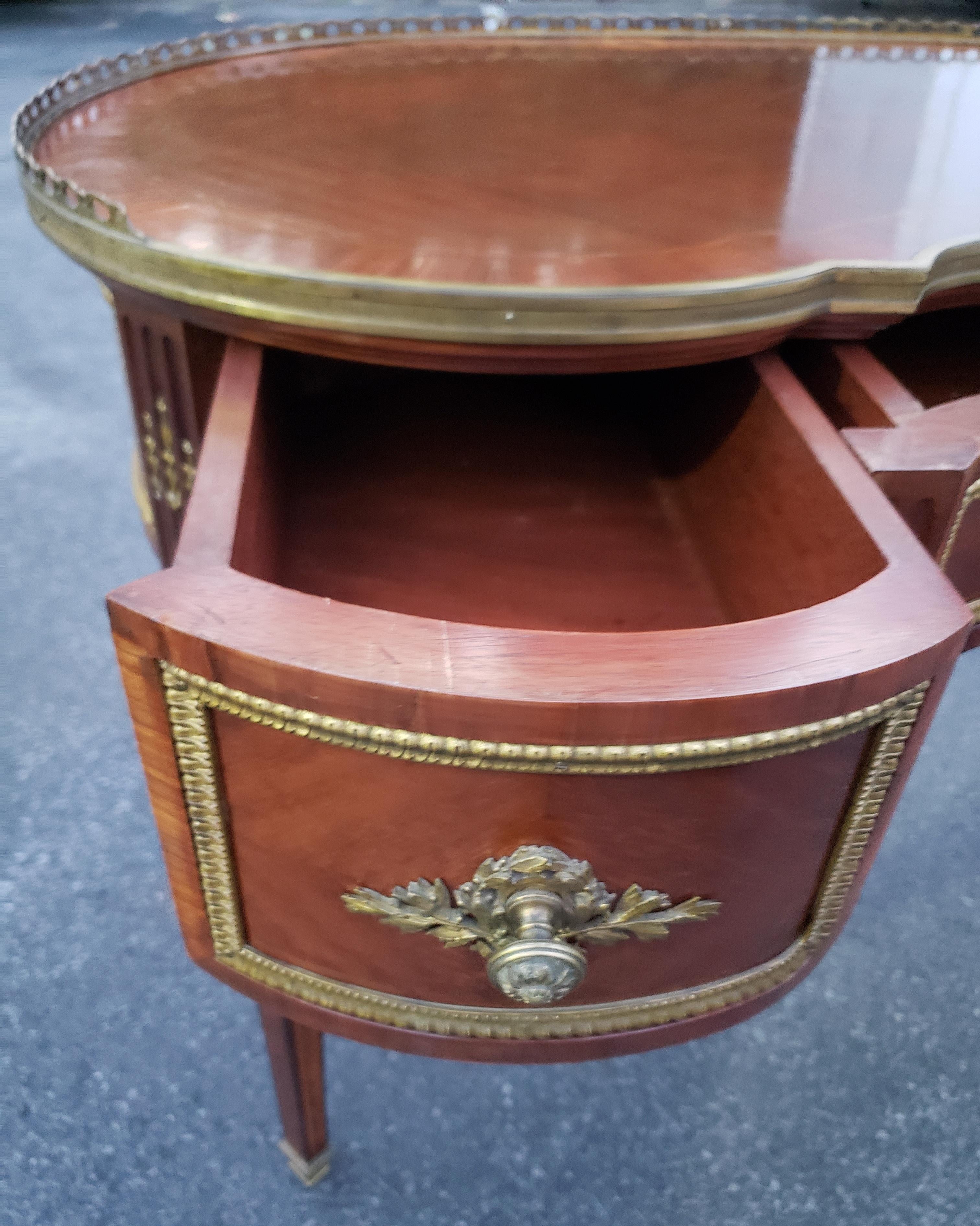 Louis XV Petite Mahogany and Kingwood Marquetry Kidney Writing Table, Paris 1870 For Sale 5