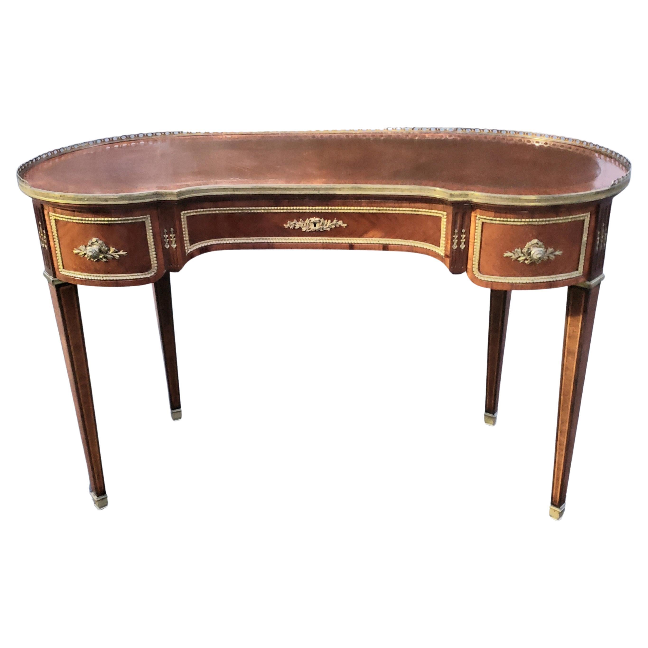 19th Century Louis XV Petite Mahogany and Kingwood Marquetry Kidney Writing Table, Paris 1870 For Sale