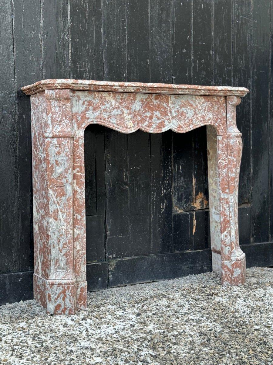 Louis XV Pompadour Style Fireplace In Red Rance Marble Circa 1880 In Excellent Condition For Sale In Honnelles, WHT