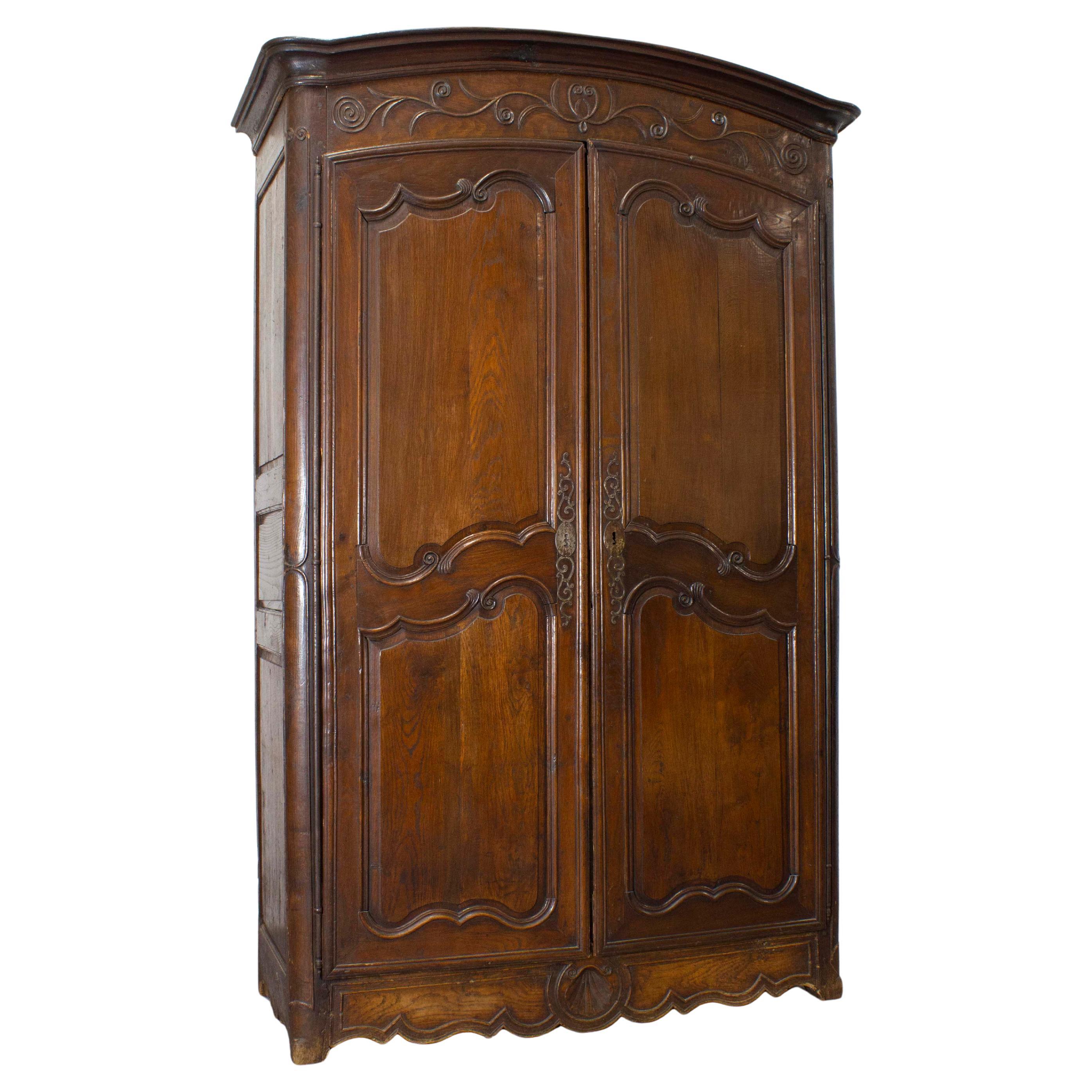 Louis XV Provençal wardrobe in walnut wood - France - 18th century