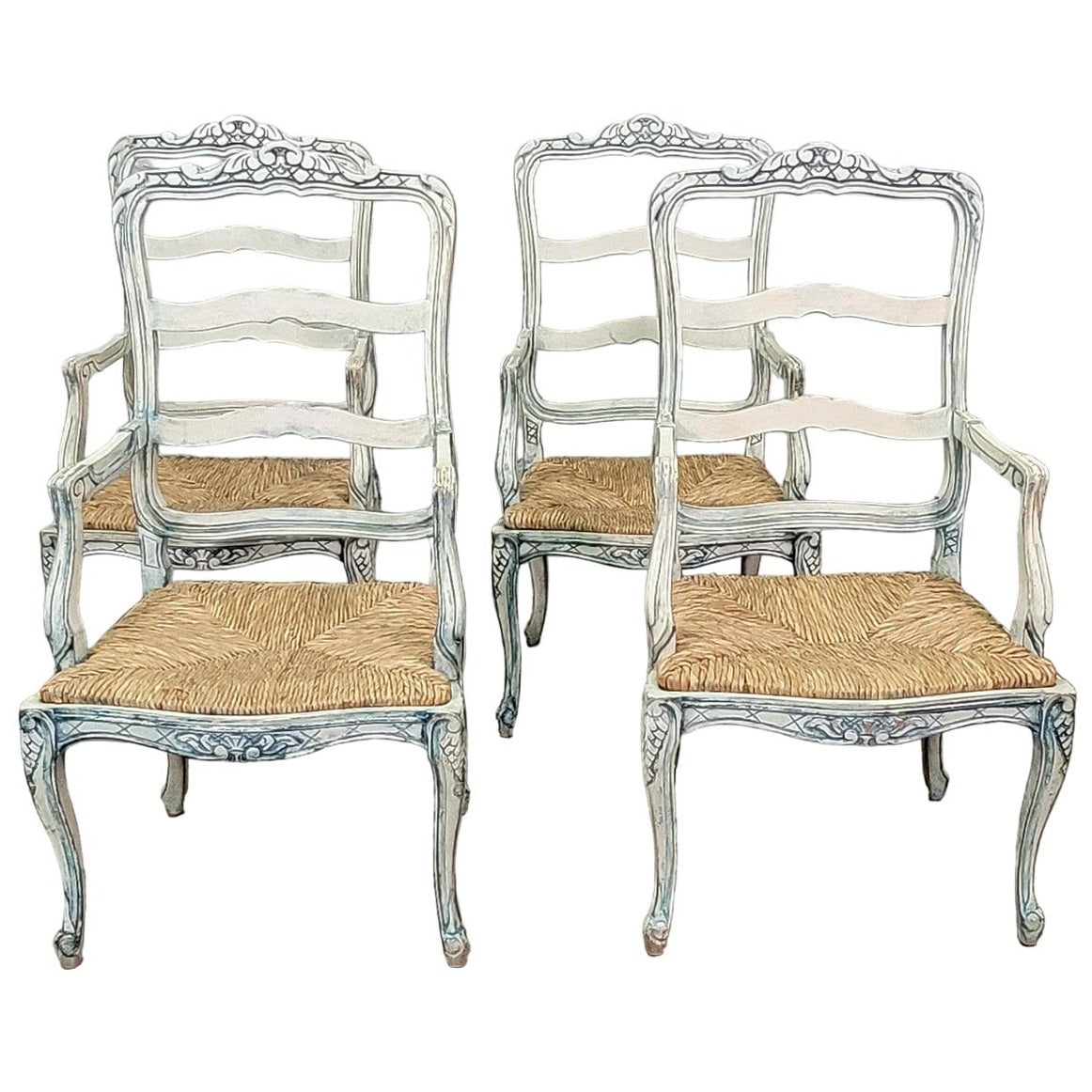 Louis XV Provincial Französischer Stil Gemalte Esszimmerstühle - Satz von 4 im Angebot