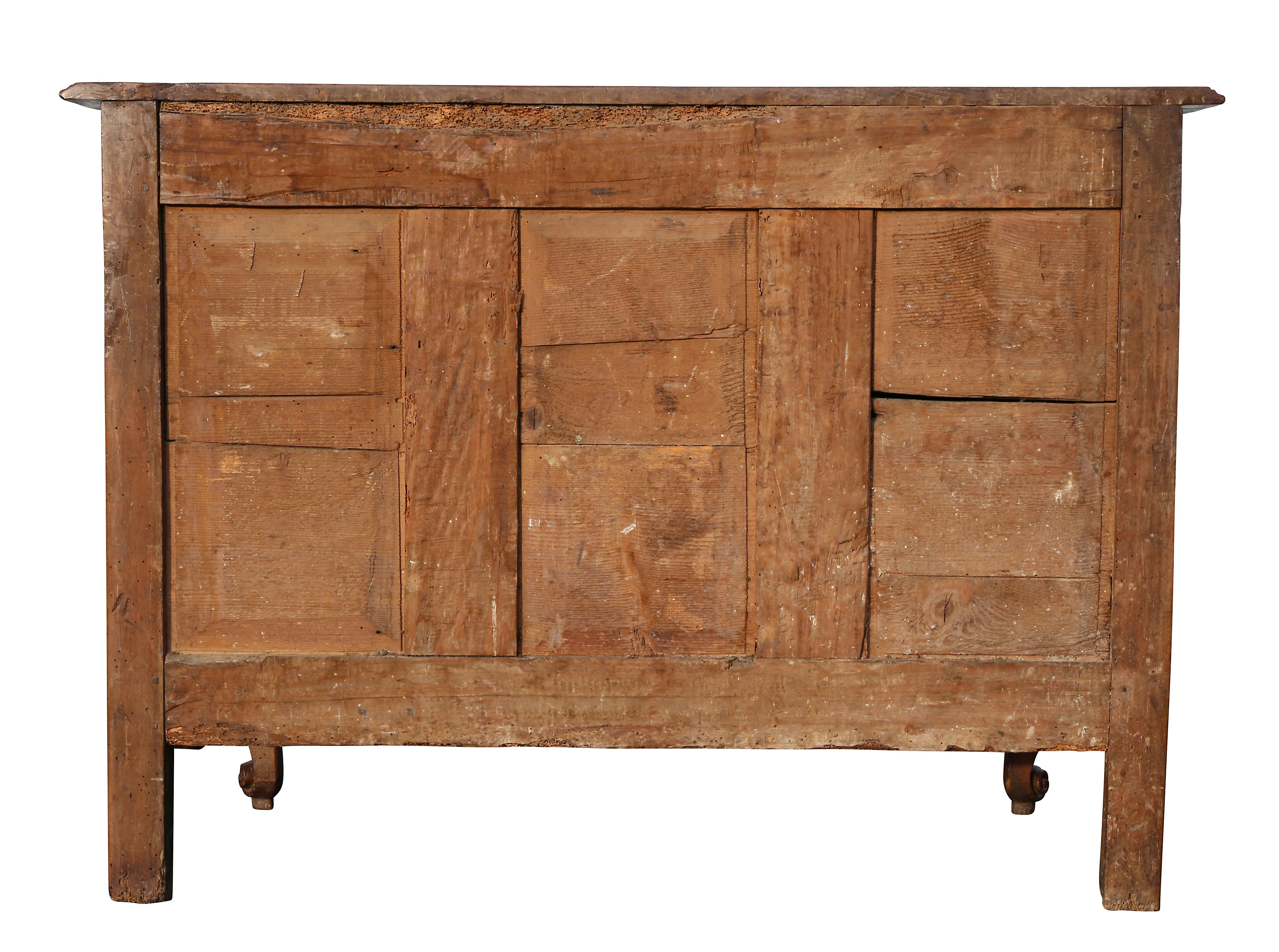 Commode provinciale Luigi XV in legno di frutto in vendita 4