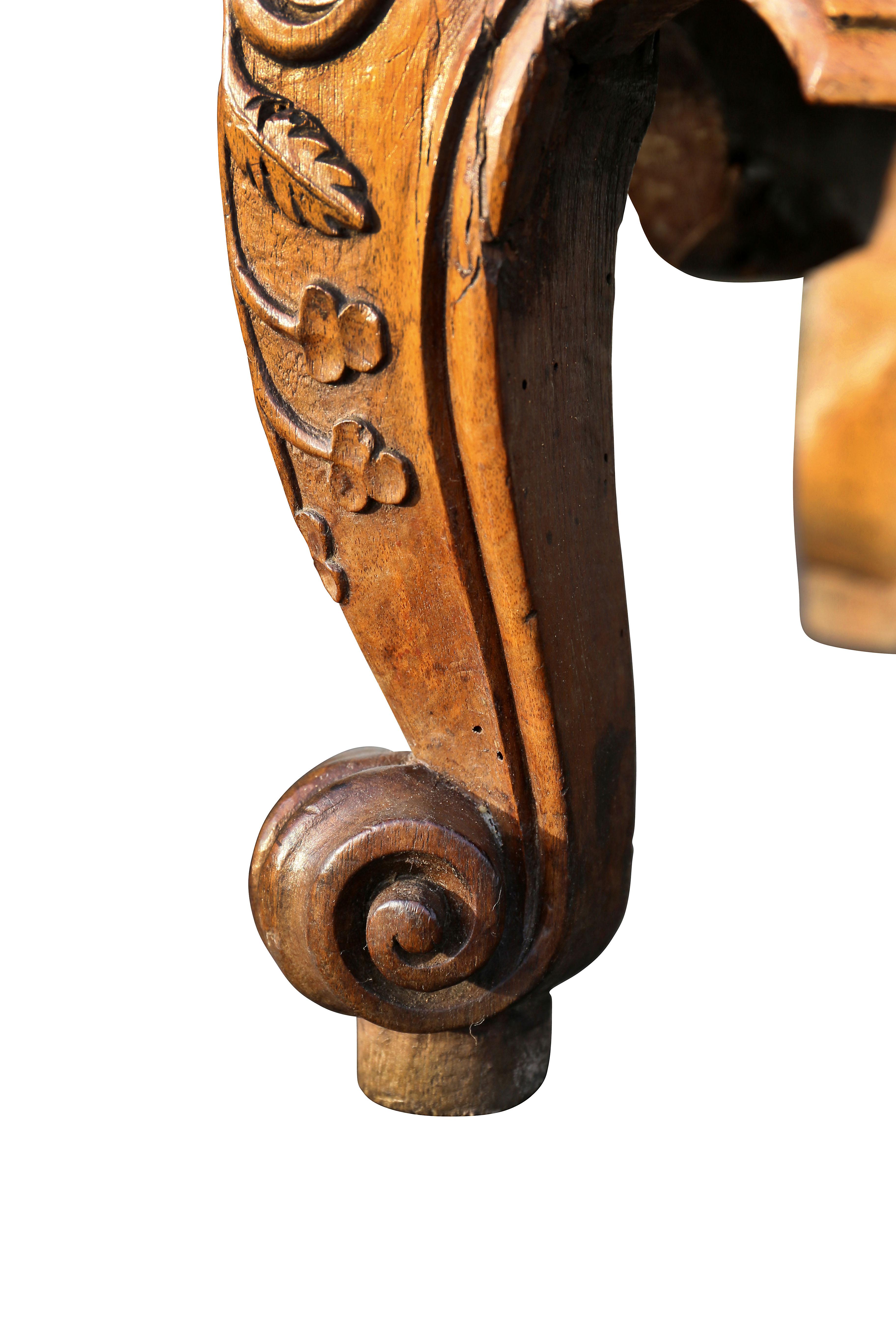 Commode provinciale Luigi XV in legno di frutto in vendita 2
