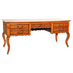 Bureau provincial Louis XV en bois de fruitier