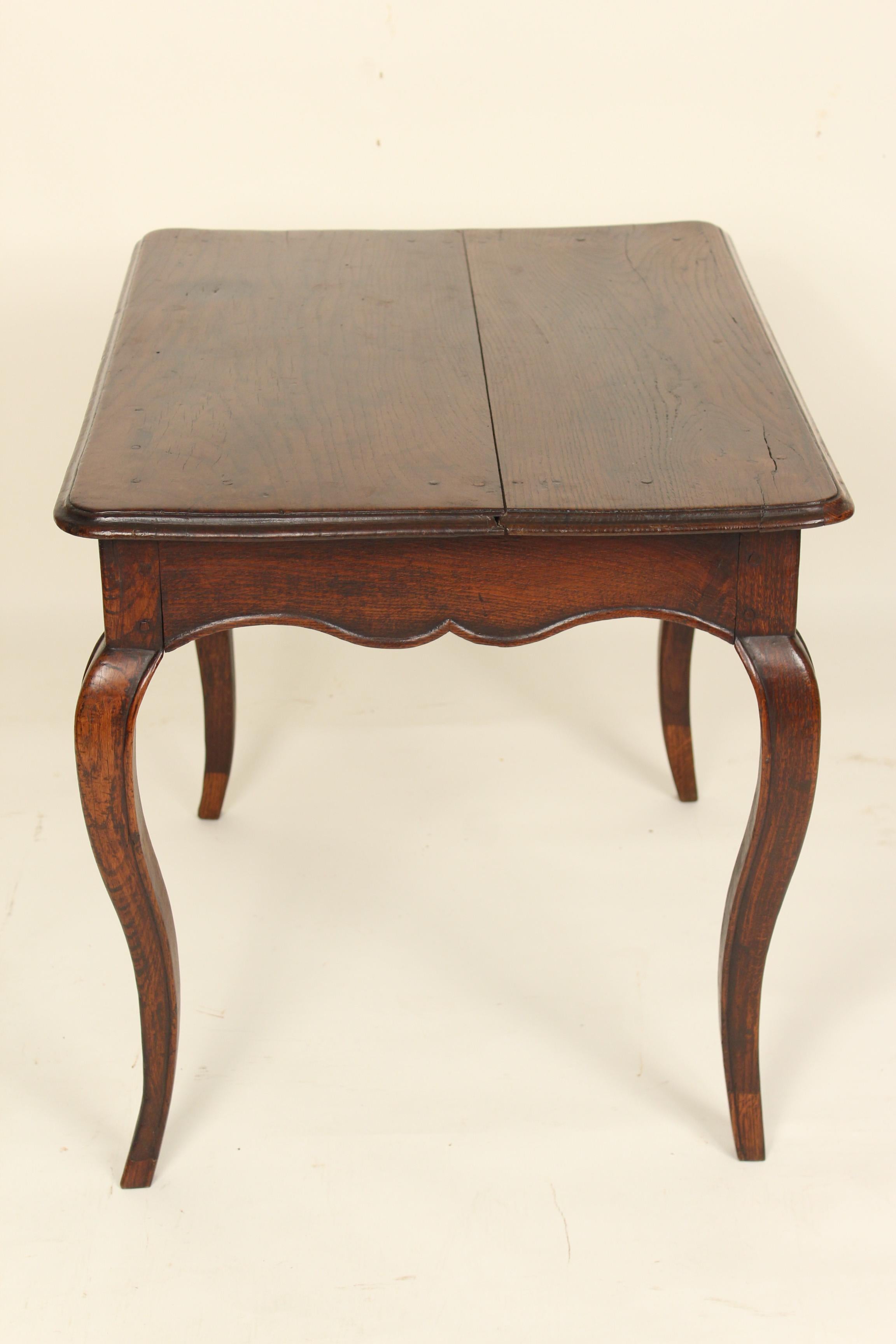 Louis XV Provincial Oak Occasional Table In Good Condition In Laguna Beach, CA