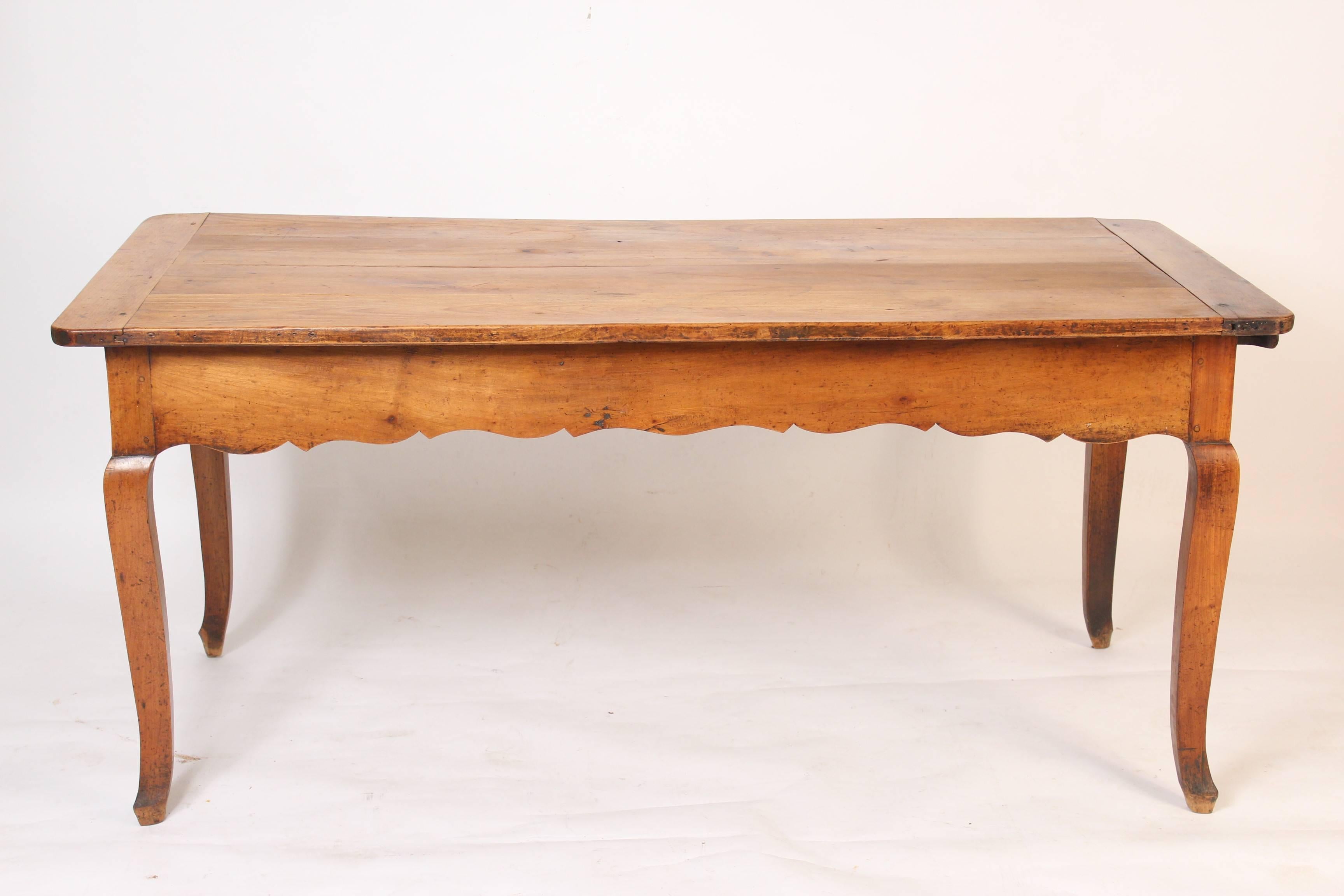 Louis XV Provincial Style Fruit Wood Farm Table In Good Condition In Laguna Beach, CA