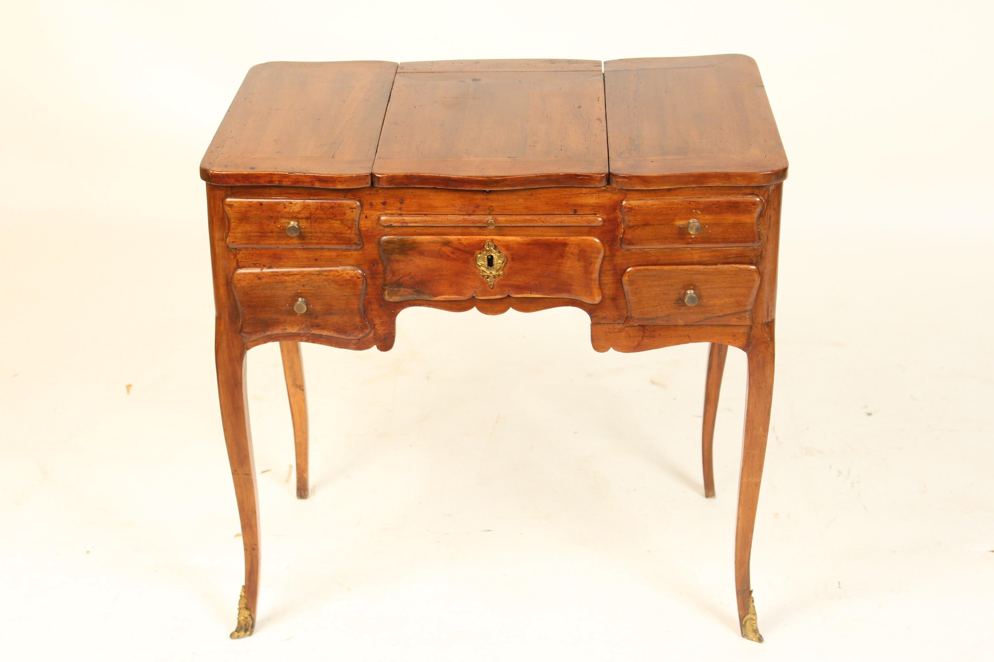Louis XV provincial walnut poudre / occasional table, late 18th century. The walnut on this table has an excellent old patina.