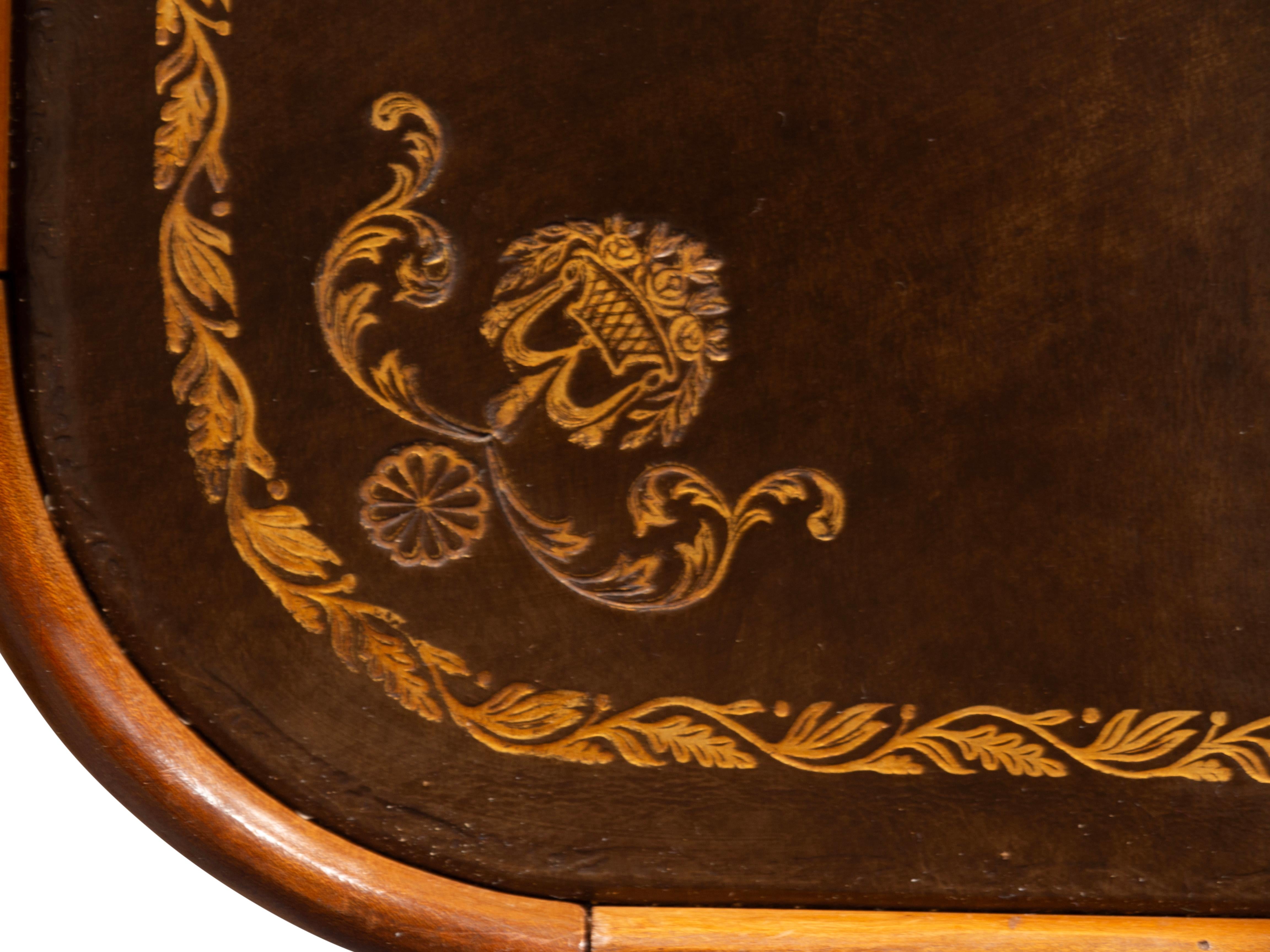 Louis XV Provincial Nussbaum Schreib-/Spieltisch im Angebot 4