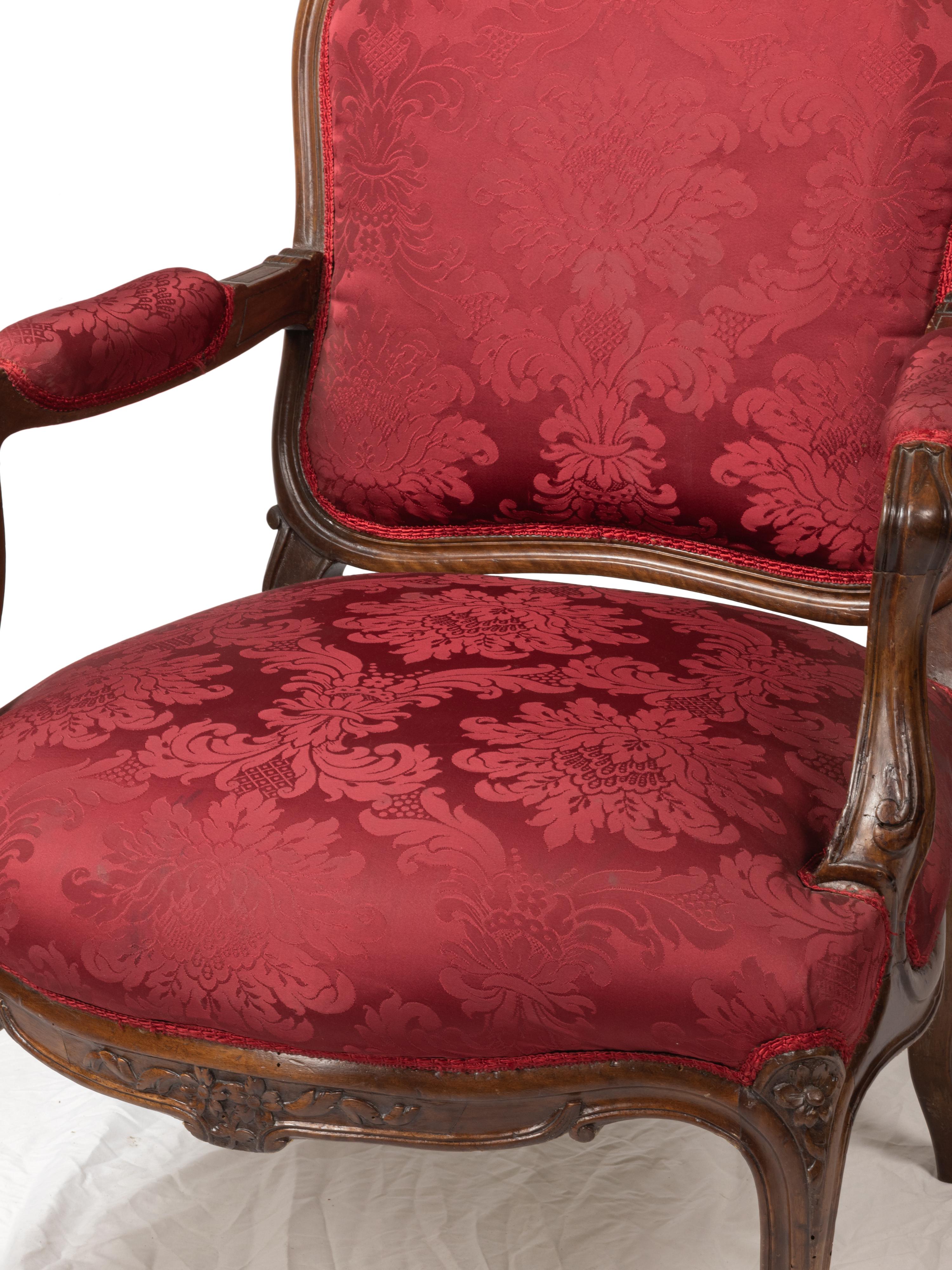 Fauteuil Louis XV rouge À La Reine, 19e siècle en vente 2