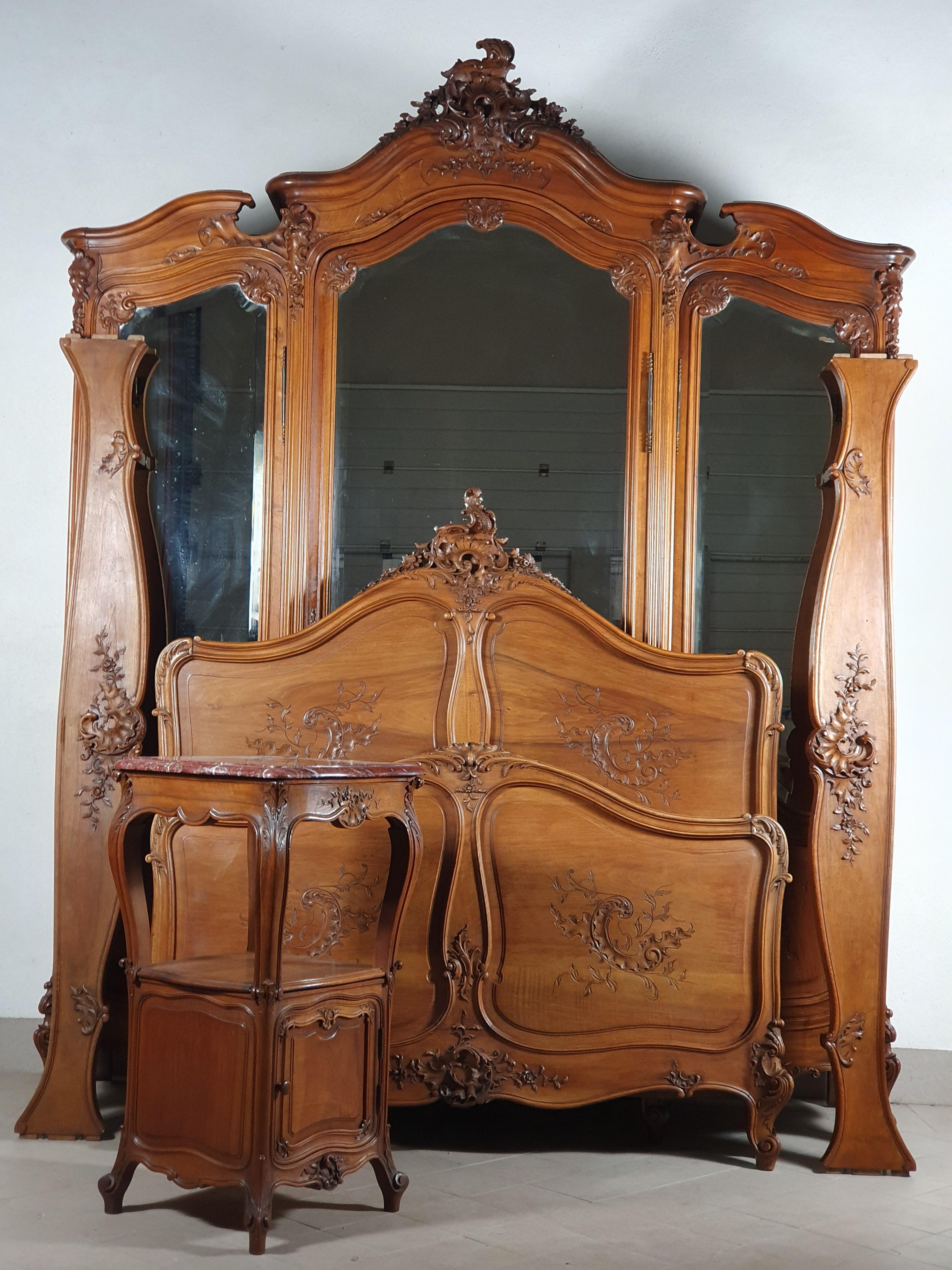 Louis XV Rocaille Bedroom Furniture 4