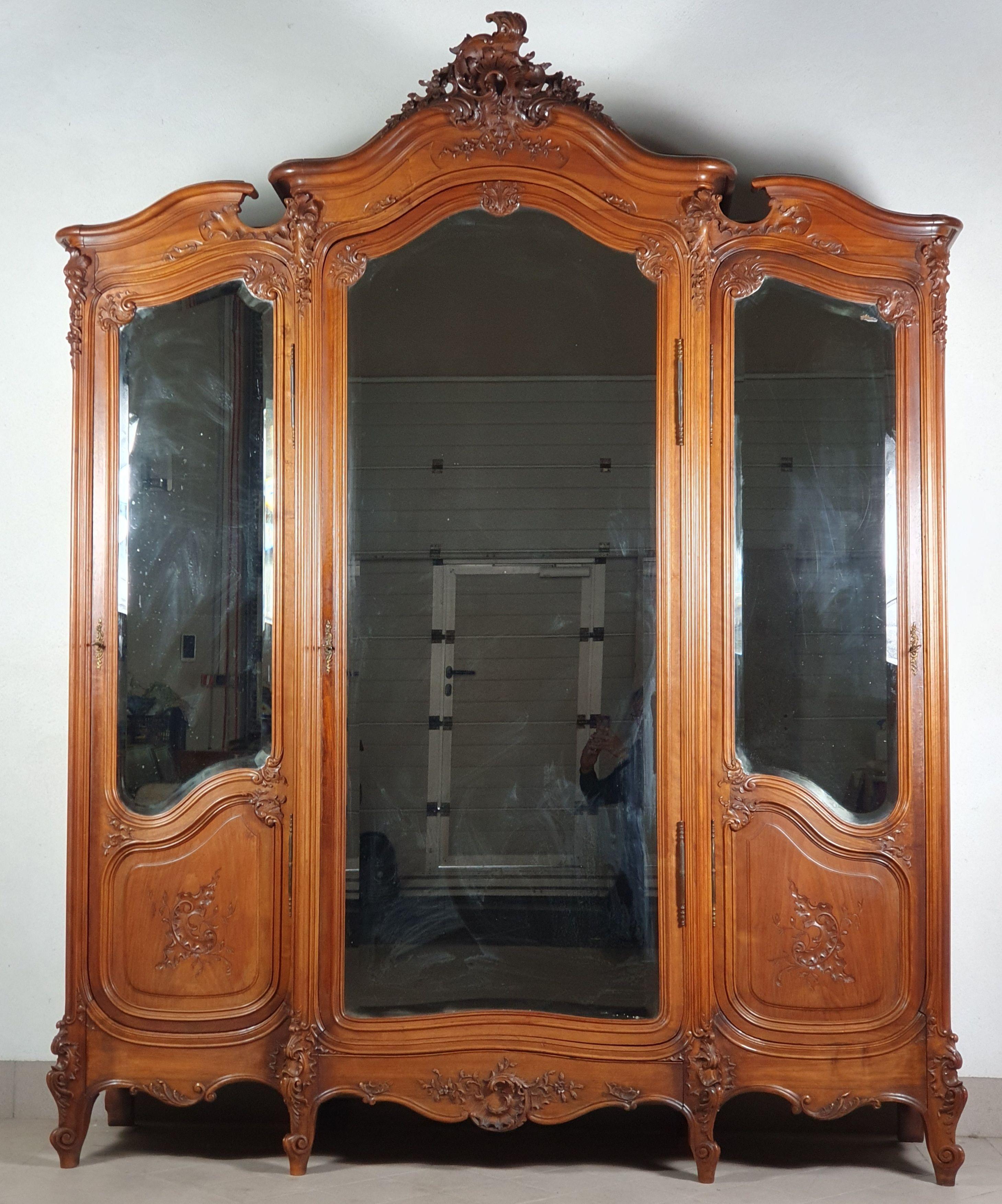 19th Century Louis XV Rocaille Bedroom Furniture For Sale