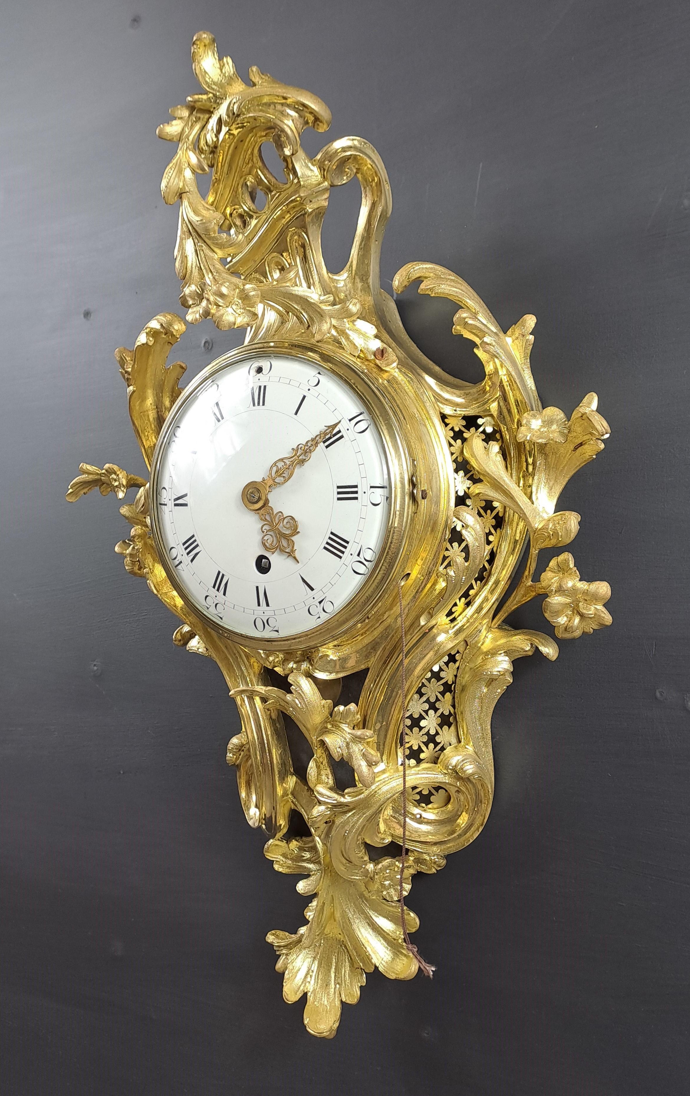 Louis XV Rocaille Cartel In Gilt Bronze 1
