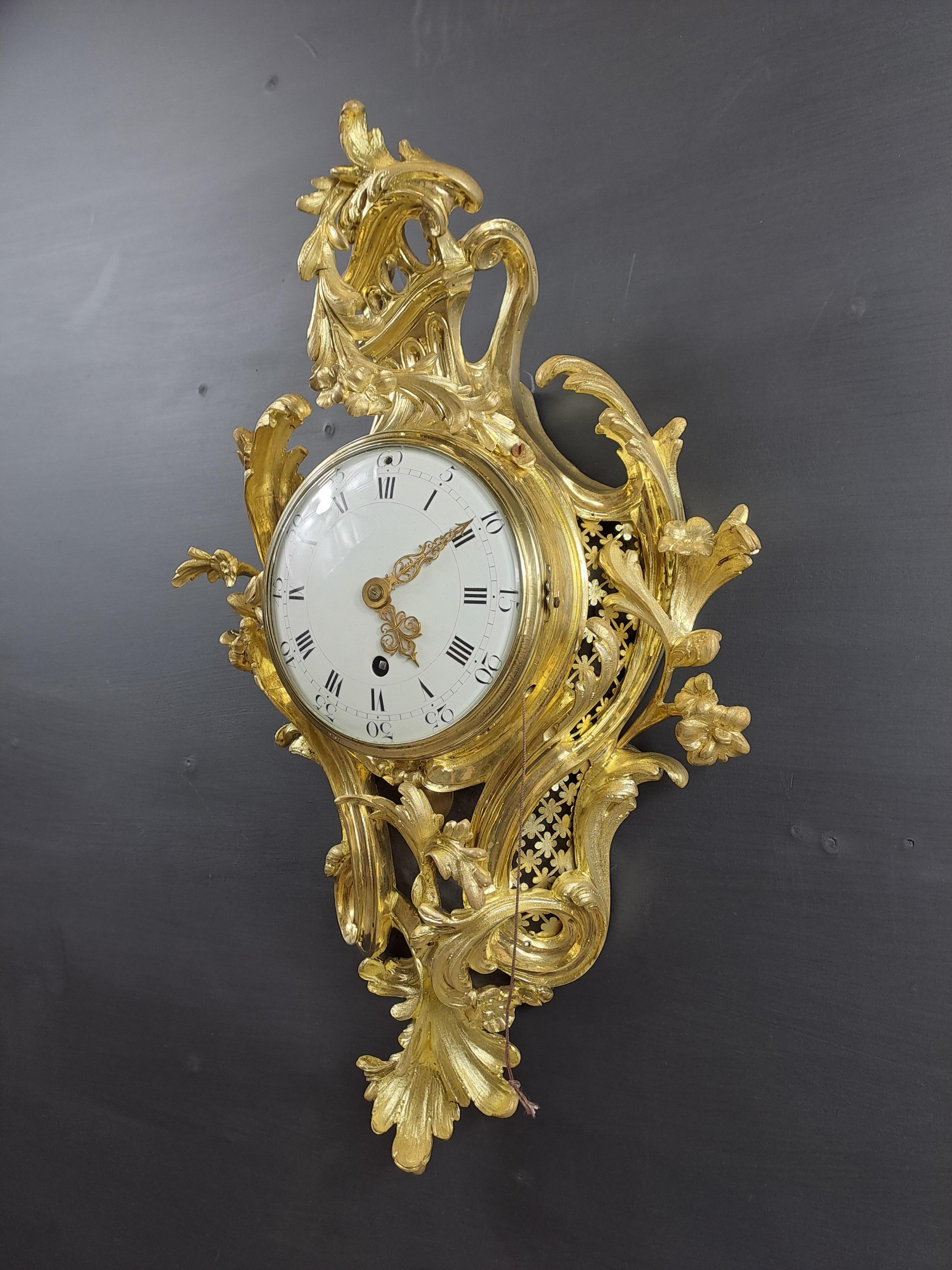 Louis XV Rocaille Cartel In Gilt Bronze 2