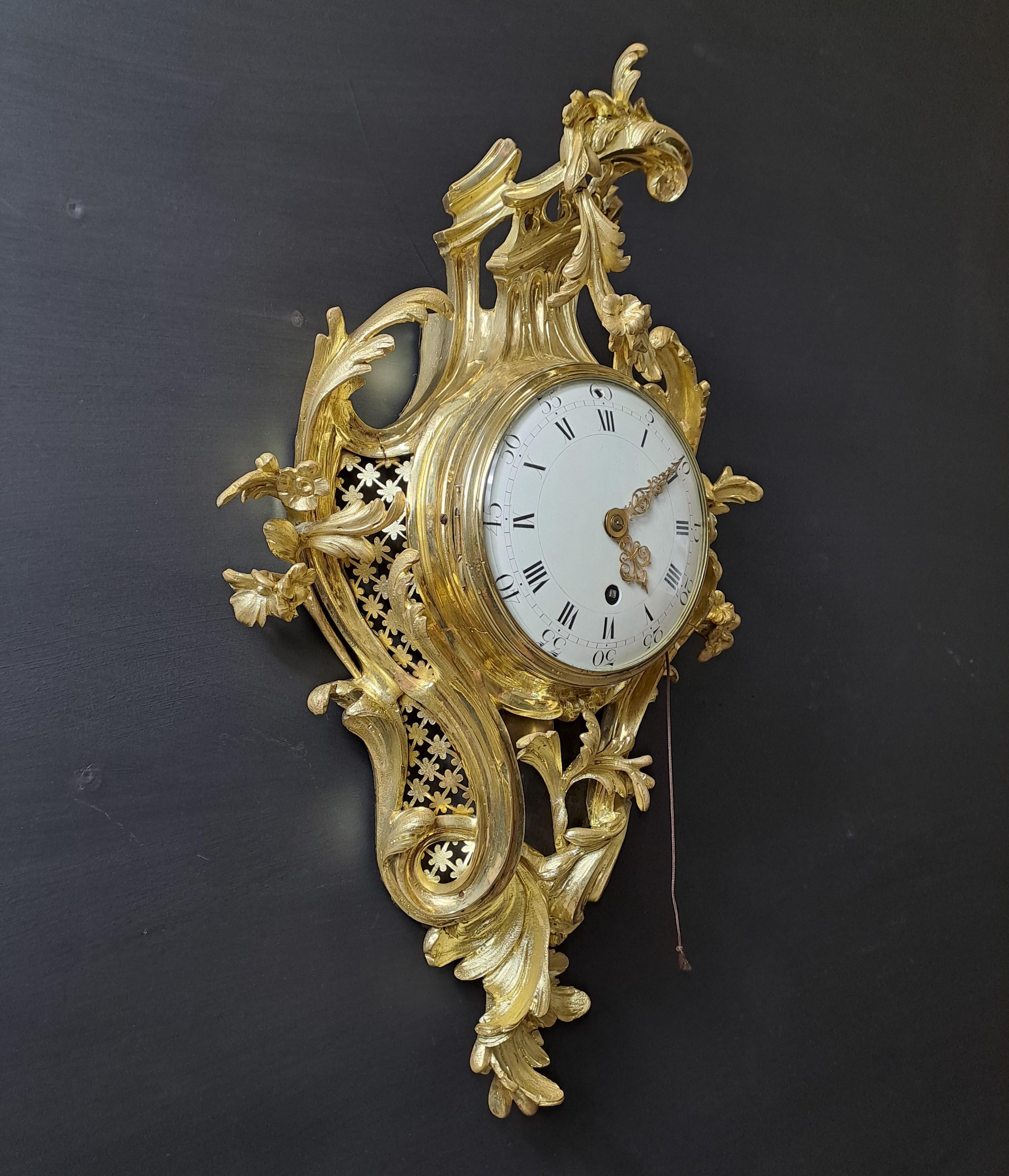 Louis XV Rocaille Cartel In Gilt Bronze 3