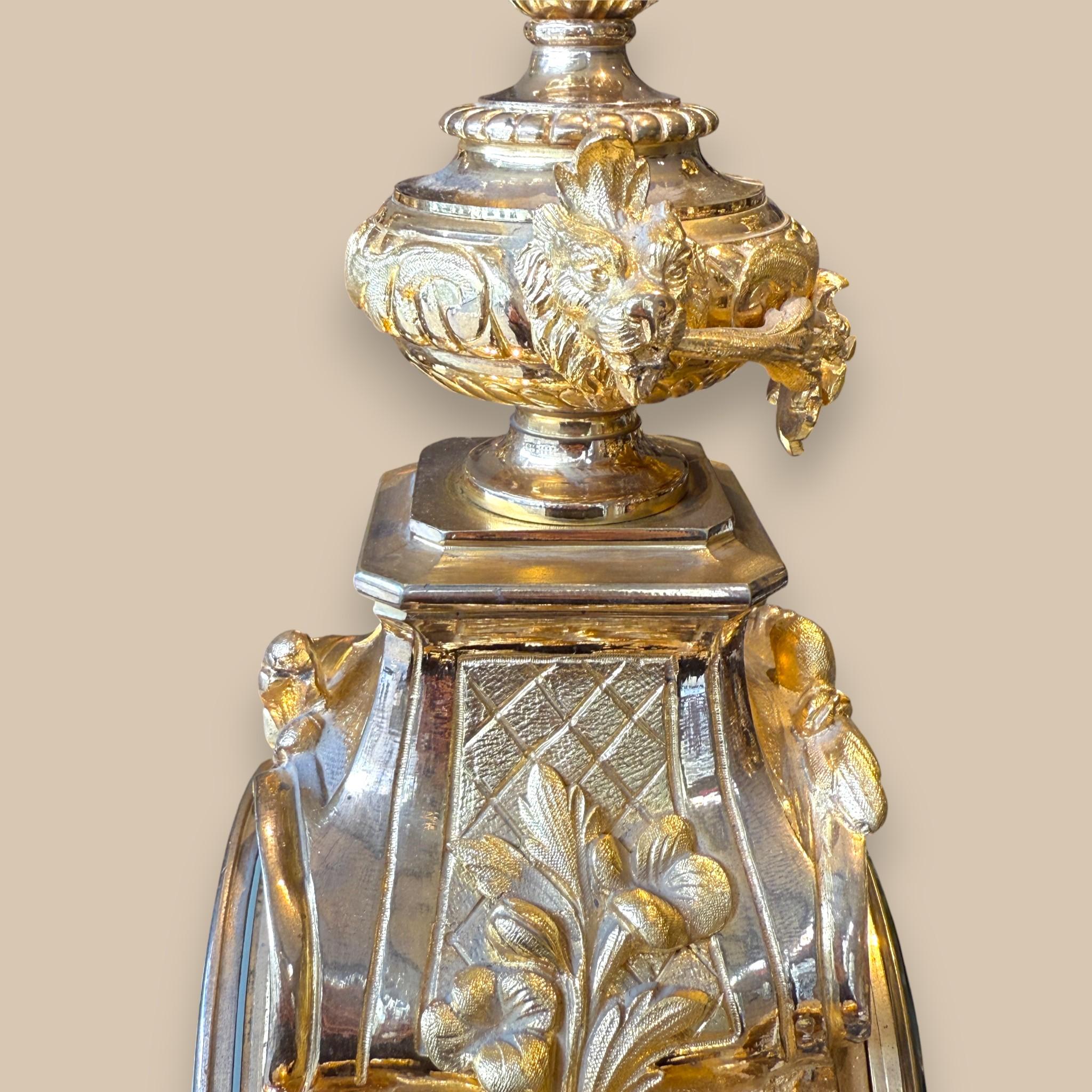 Guarnitura da camino in bronzo dorato Luigi XV, XIX secolo in vendita 4