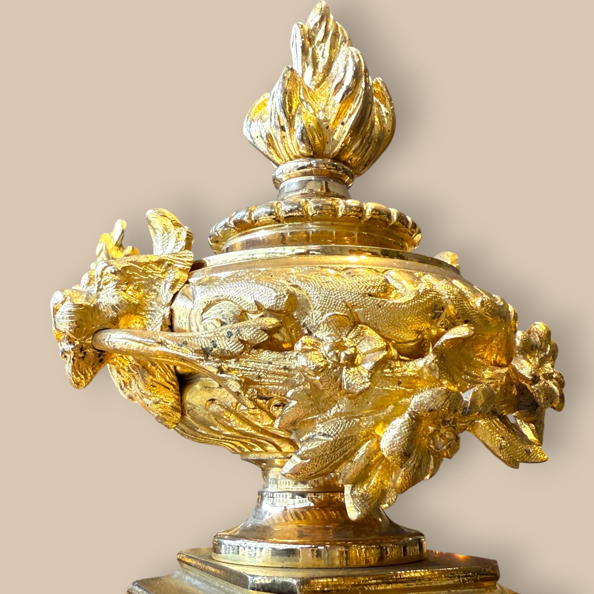 Guarnitura da camino in bronzo dorato Luigi XV, XIX secolo in vendita 5