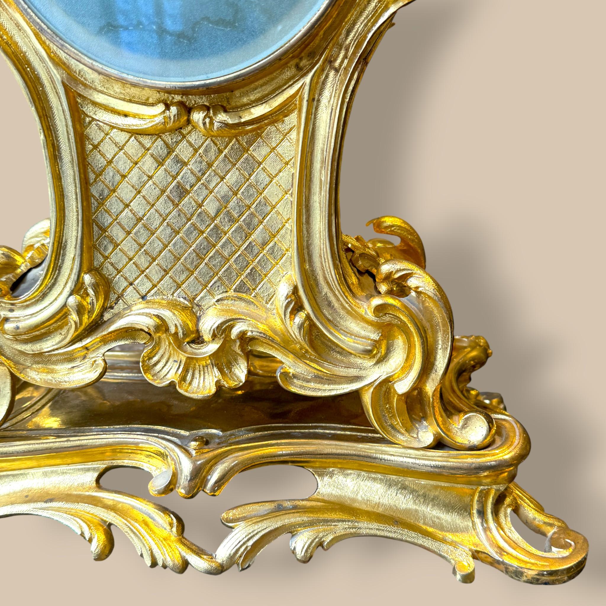 Guarnitura da camino in bronzo dorato Luigi XV, XIX secolo in vendita 6