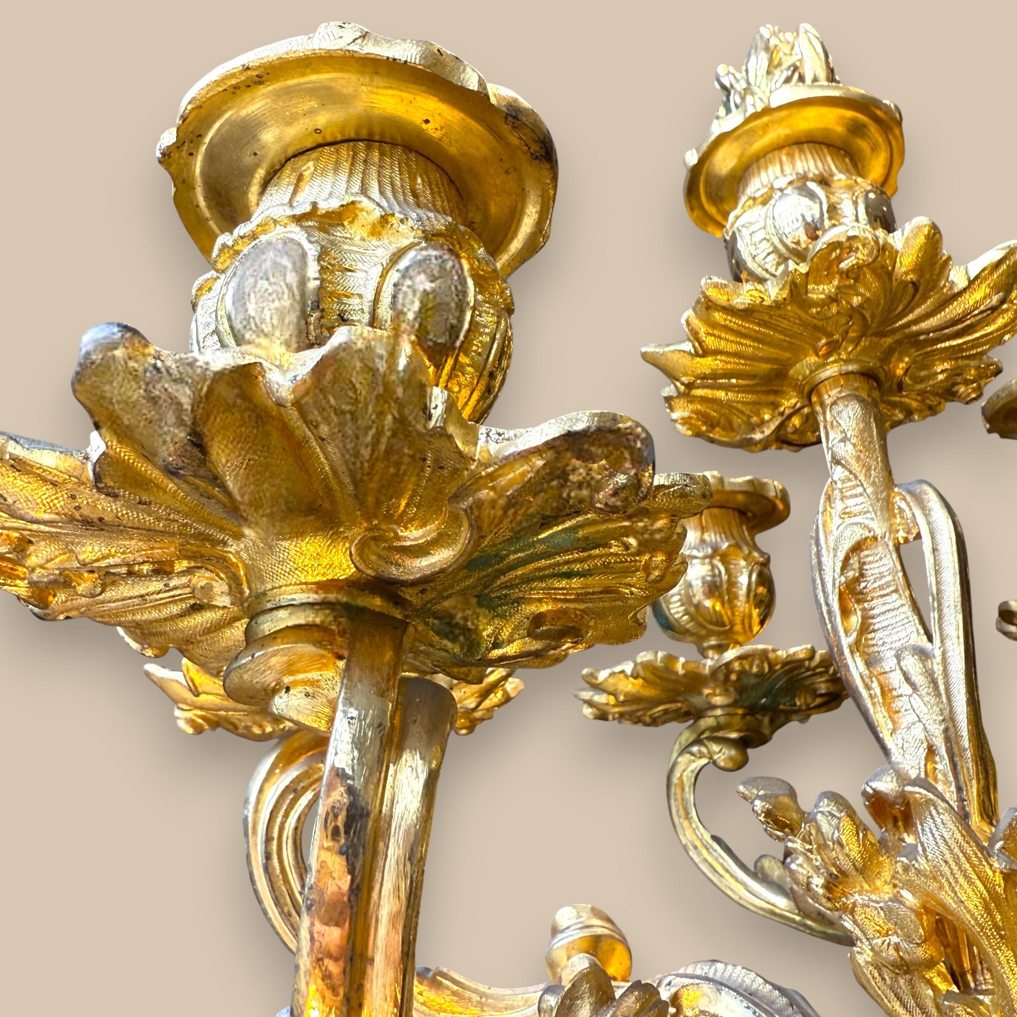 Guarnitura da camino in bronzo dorato Luigi XV, XIX secolo in vendita 9