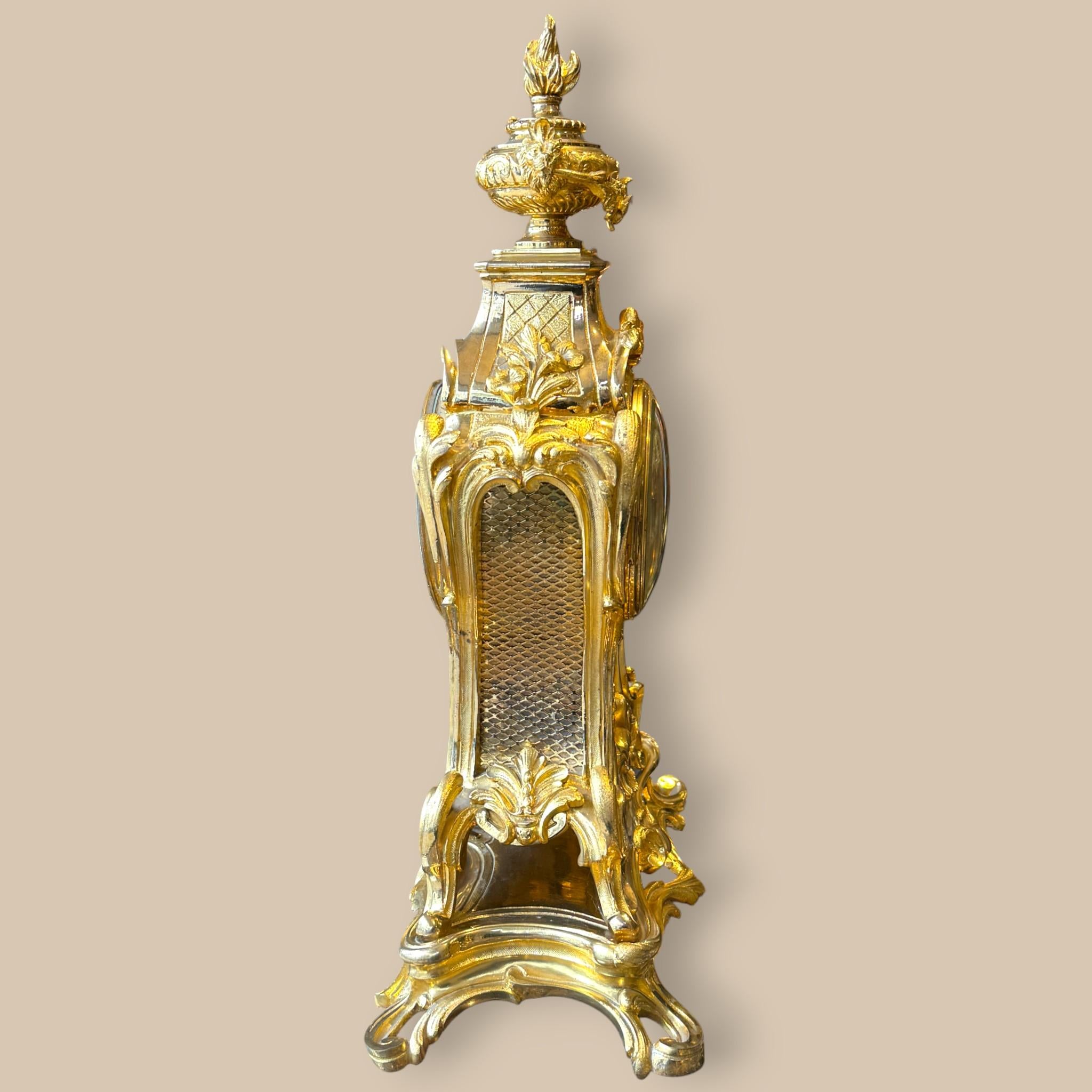 Guarnitura da camino in bronzo dorato Luigi XV, XIX secolo In condizioni buone in vendita a NICE, FR