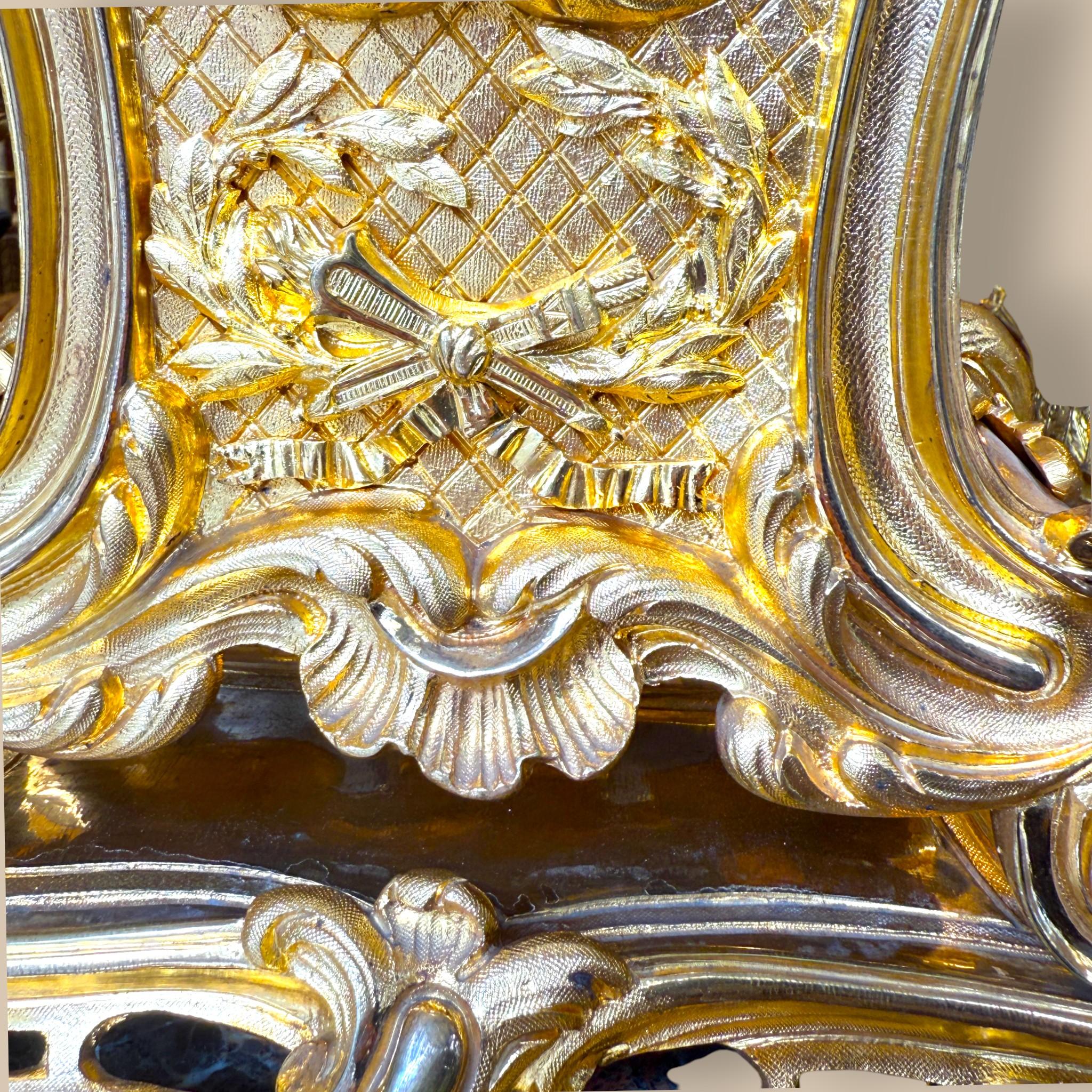 Guarnitura da camino in bronzo dorato Luigi XV, XIX secolo in vendita 3