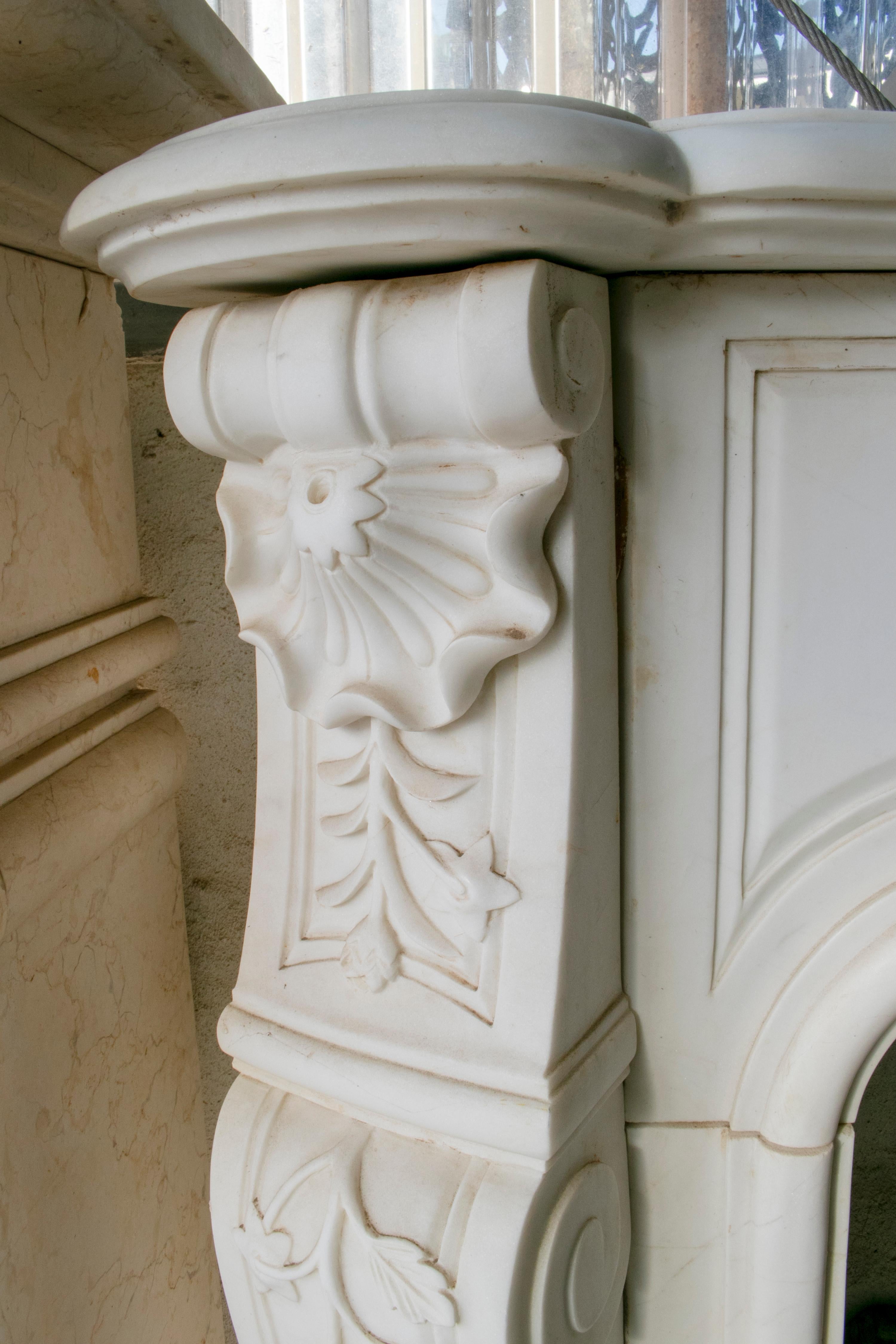 Louis XV Rococo Hand Carved White Carrara Marble Fireplace Mantle In Good Condition In Marbella, ES