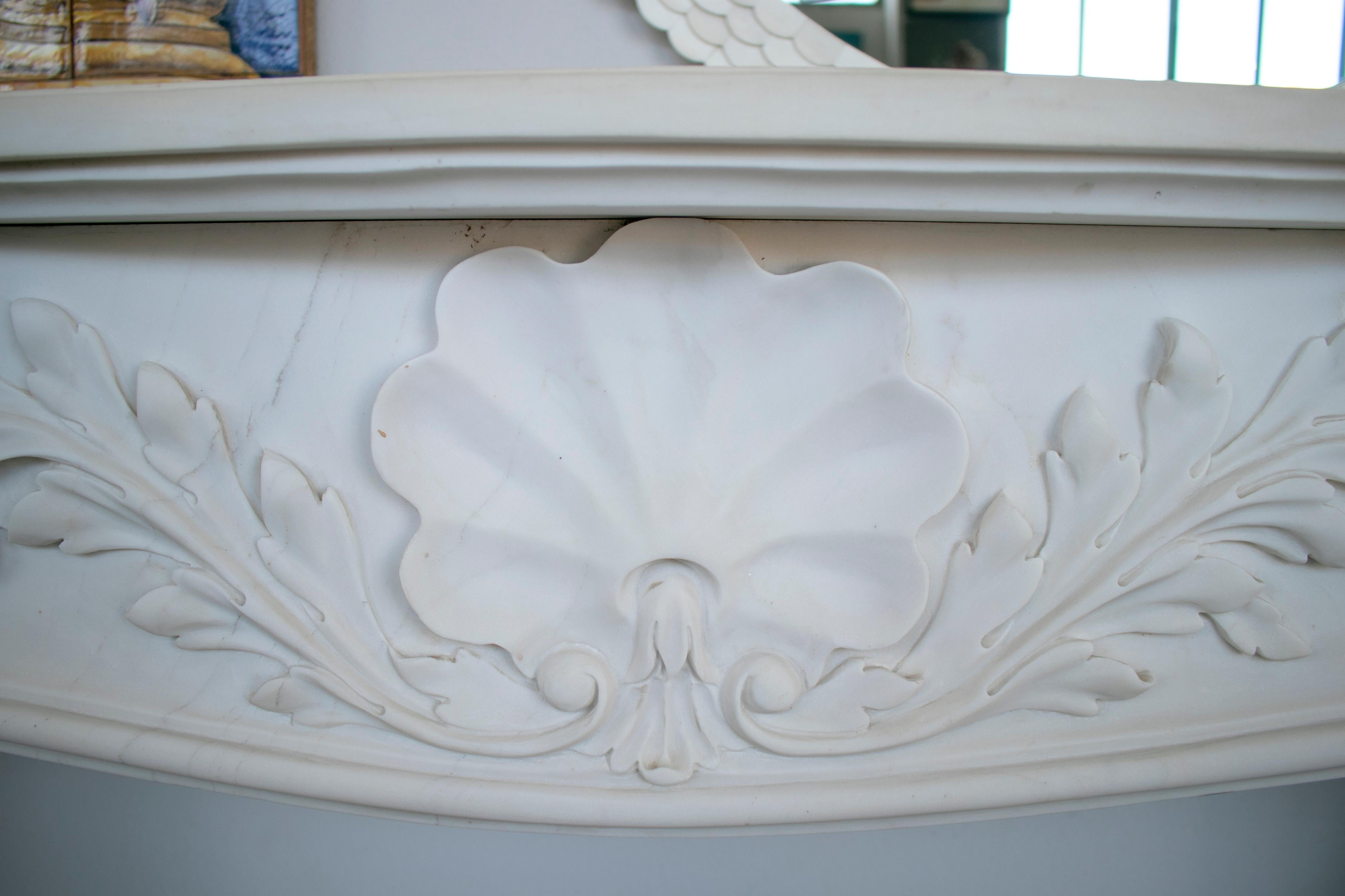 Louis XV Rococo Hand Carved White Carrara Marble Fireplace Mantle In Good Condition In Marbella, ES