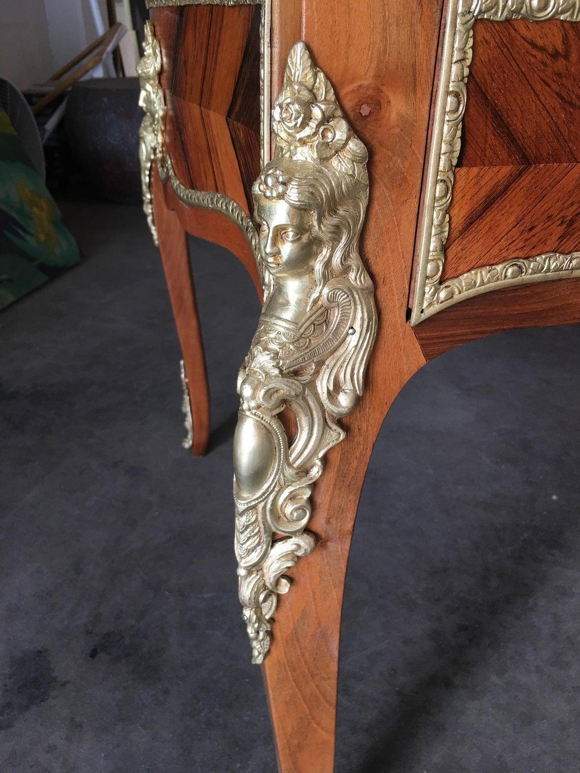 Scrivania direzionale Luigi XV rococò in mogano, legno di raso e legno di bureau Plat in vendita 1
