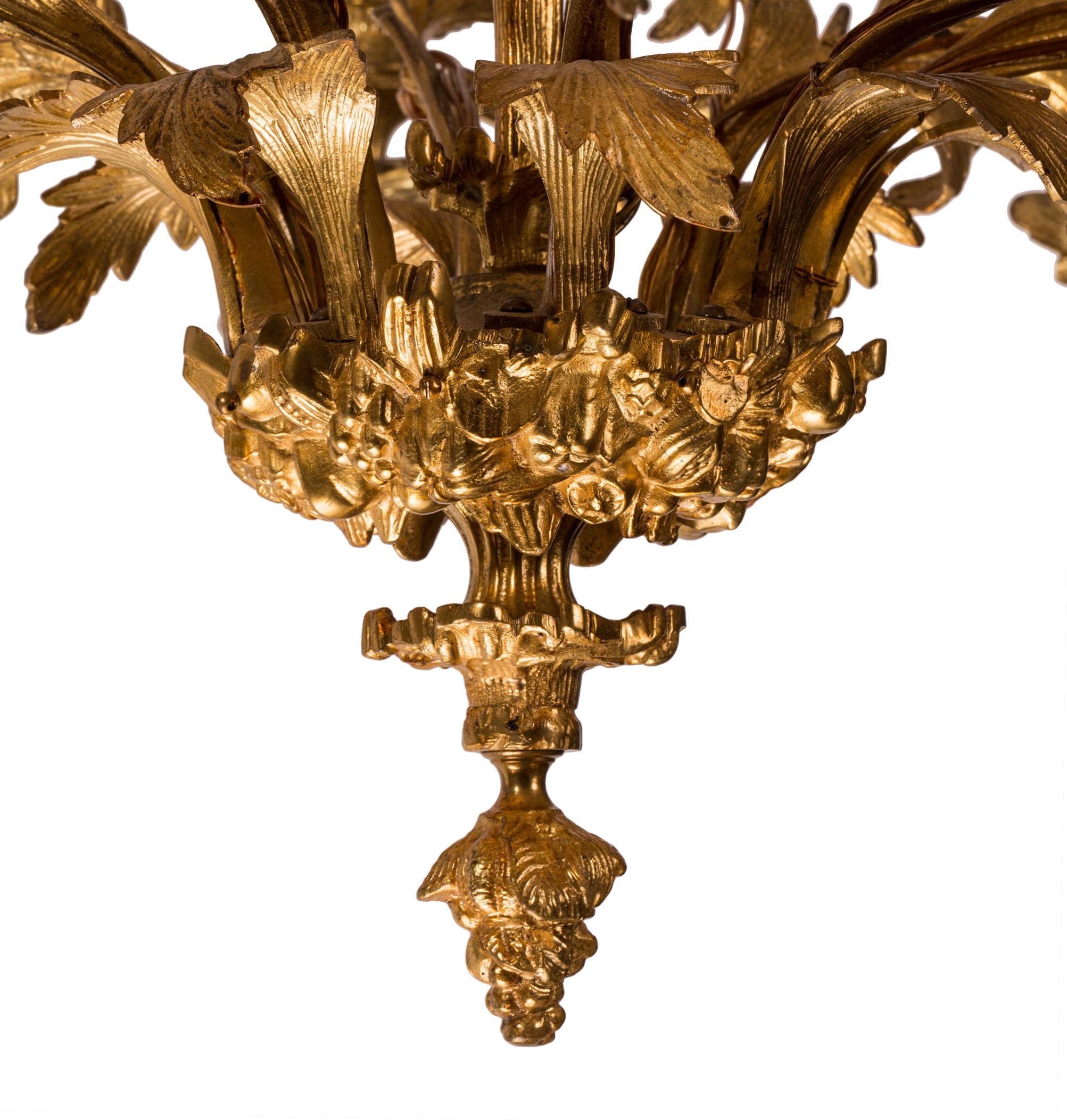 Louis XV Rococo Style 16-Light Bronze Chandelier with Leaf and Flower Motifs In Good Condition For Sale In Madrid, ES