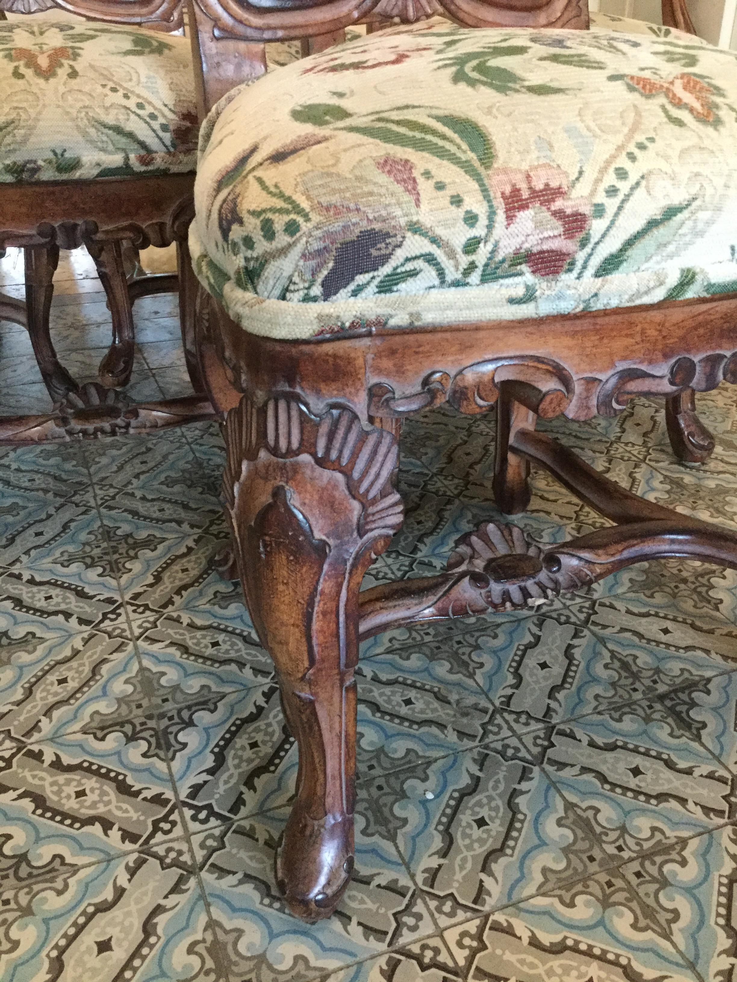 Louis XV Rococo Style Set of Six Dinning Chairs In Good Condition For Sale In Livingston, NJ