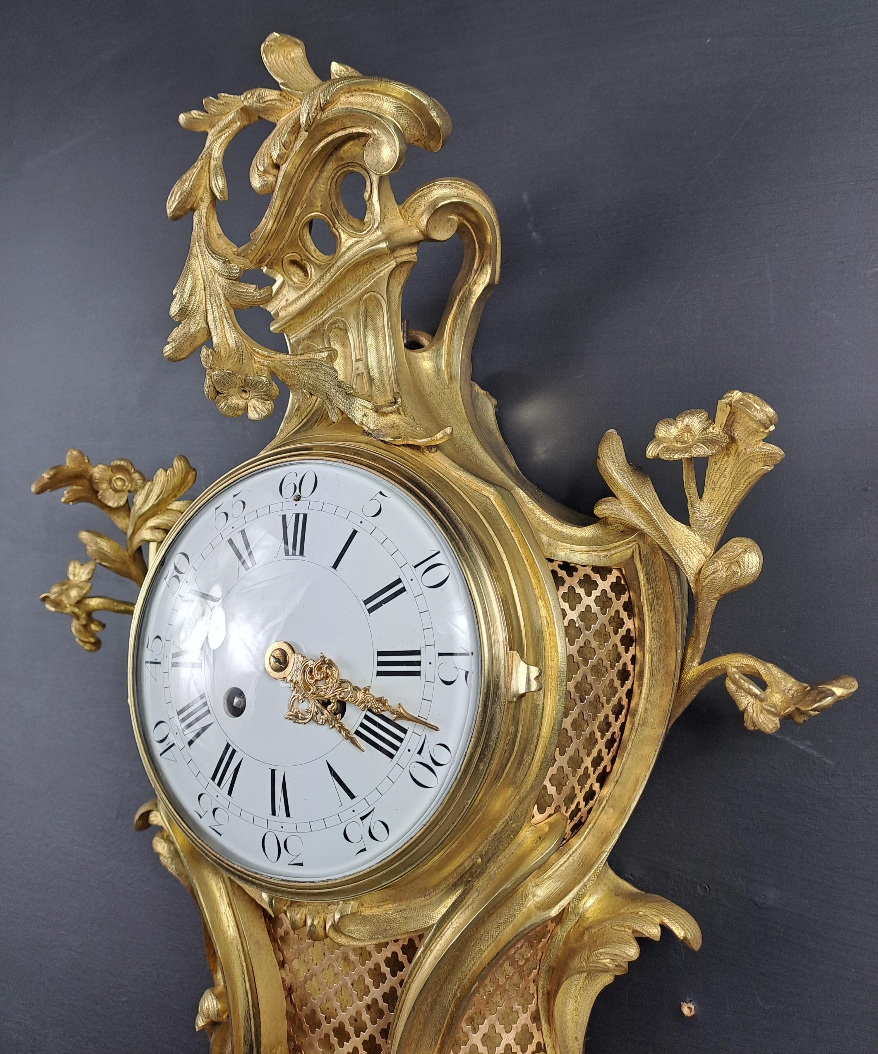 Louis XV Rococo Style Wall Clock In Gilt Bronze In Good Condition For Sale In BARSAC, FR