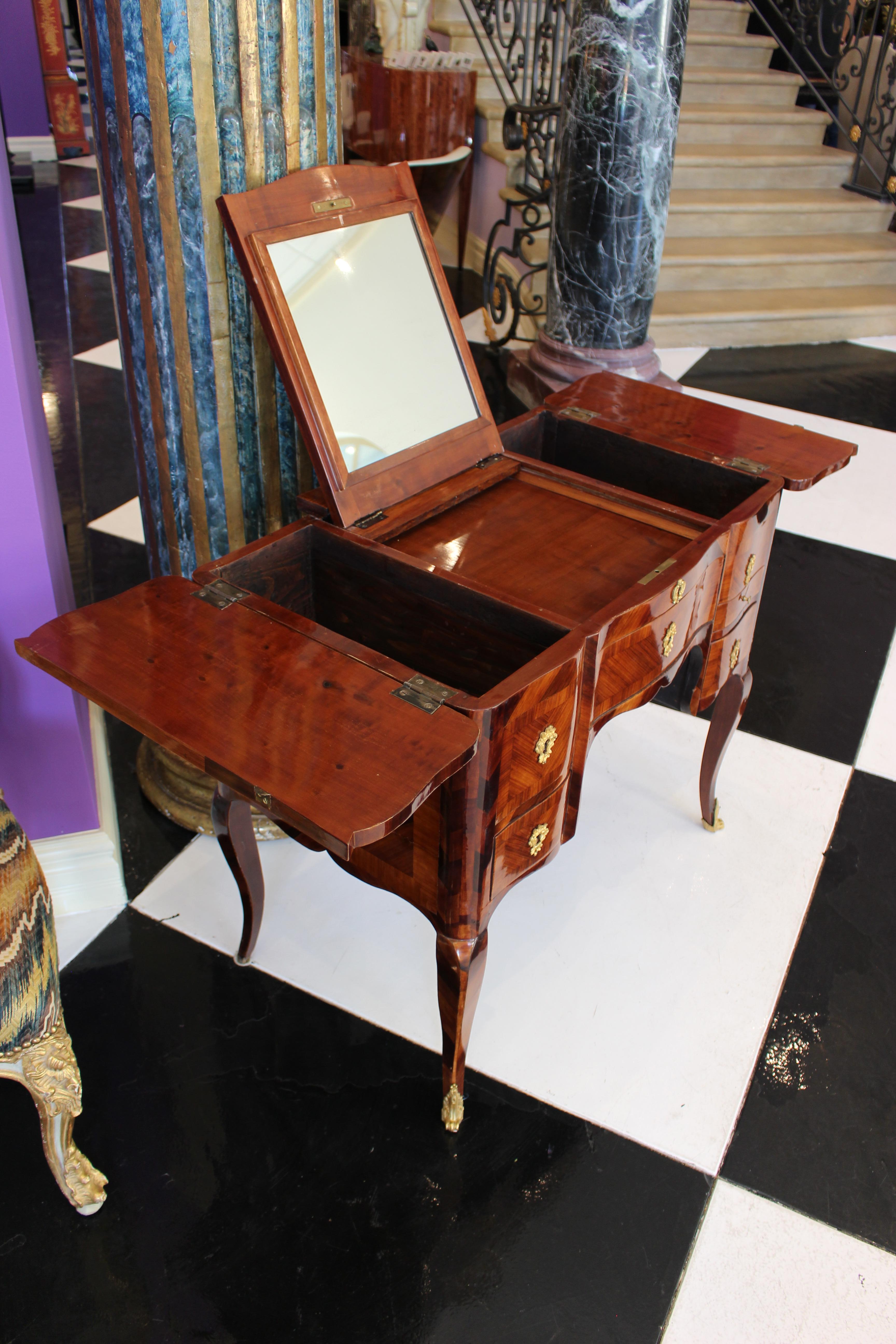 French Louis XV Rosewood Veneered Parquetry Design Dressing Table For Sale