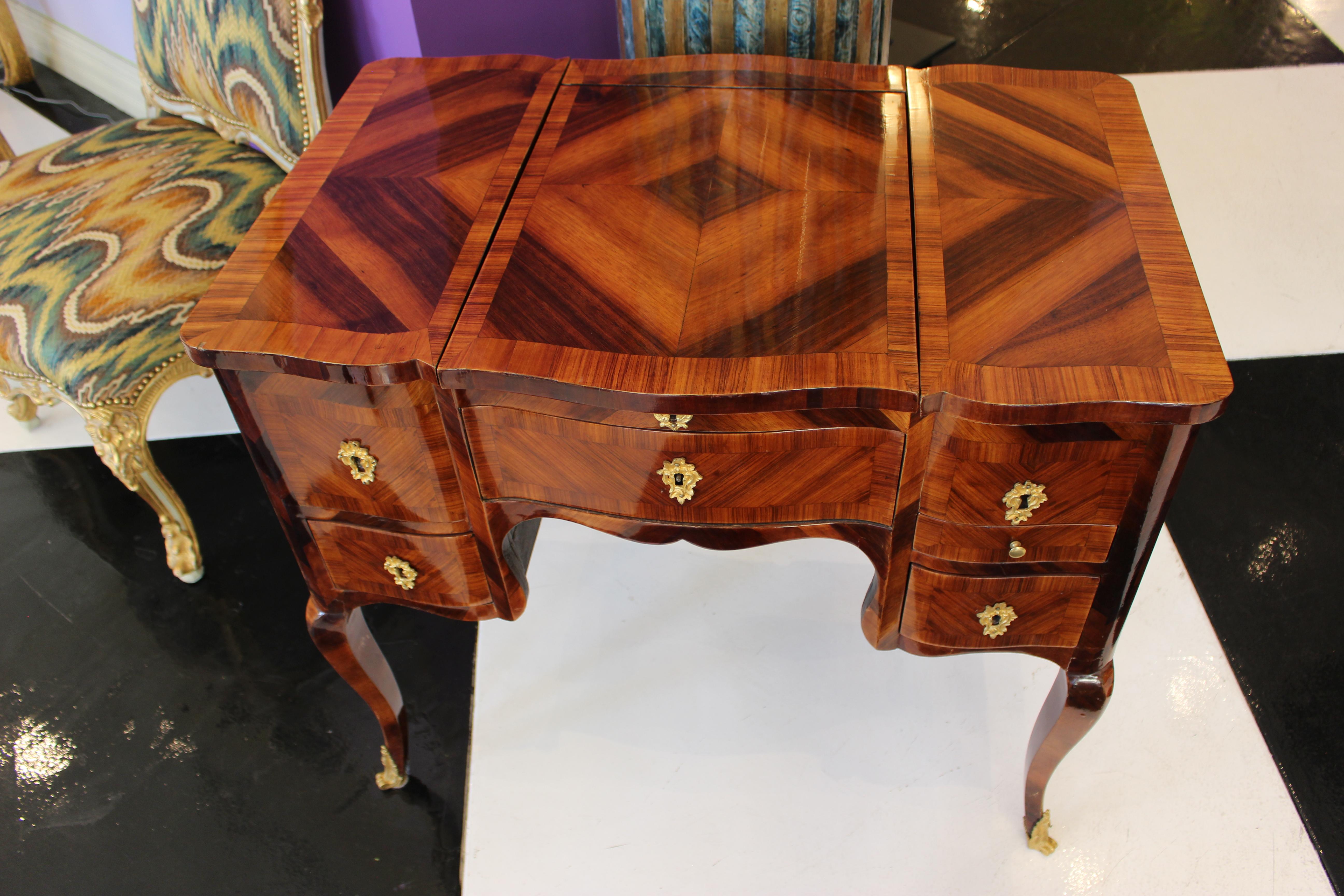 Louis XV Rosewood Veneered Parquetry Design Dressing Table For Sale 2