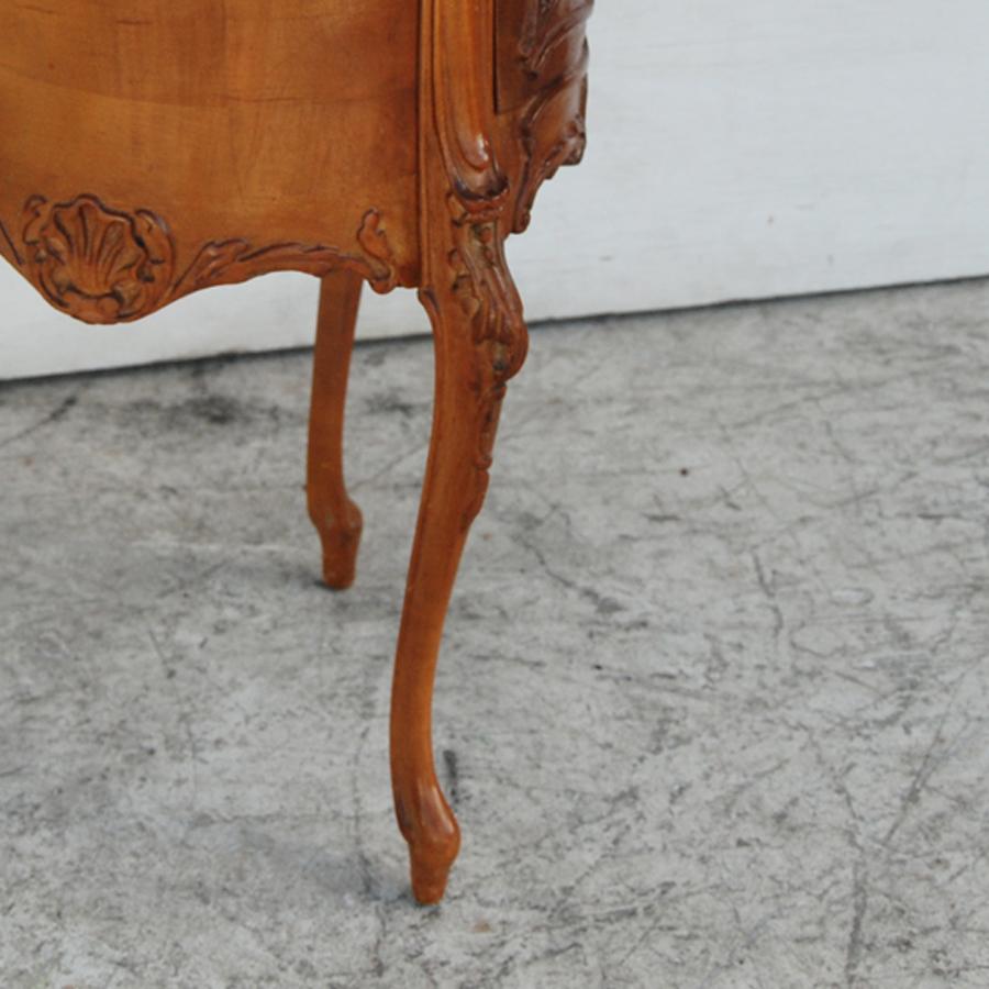 Wood Louis XV Round Burl Mahogany Side Table Nightstand