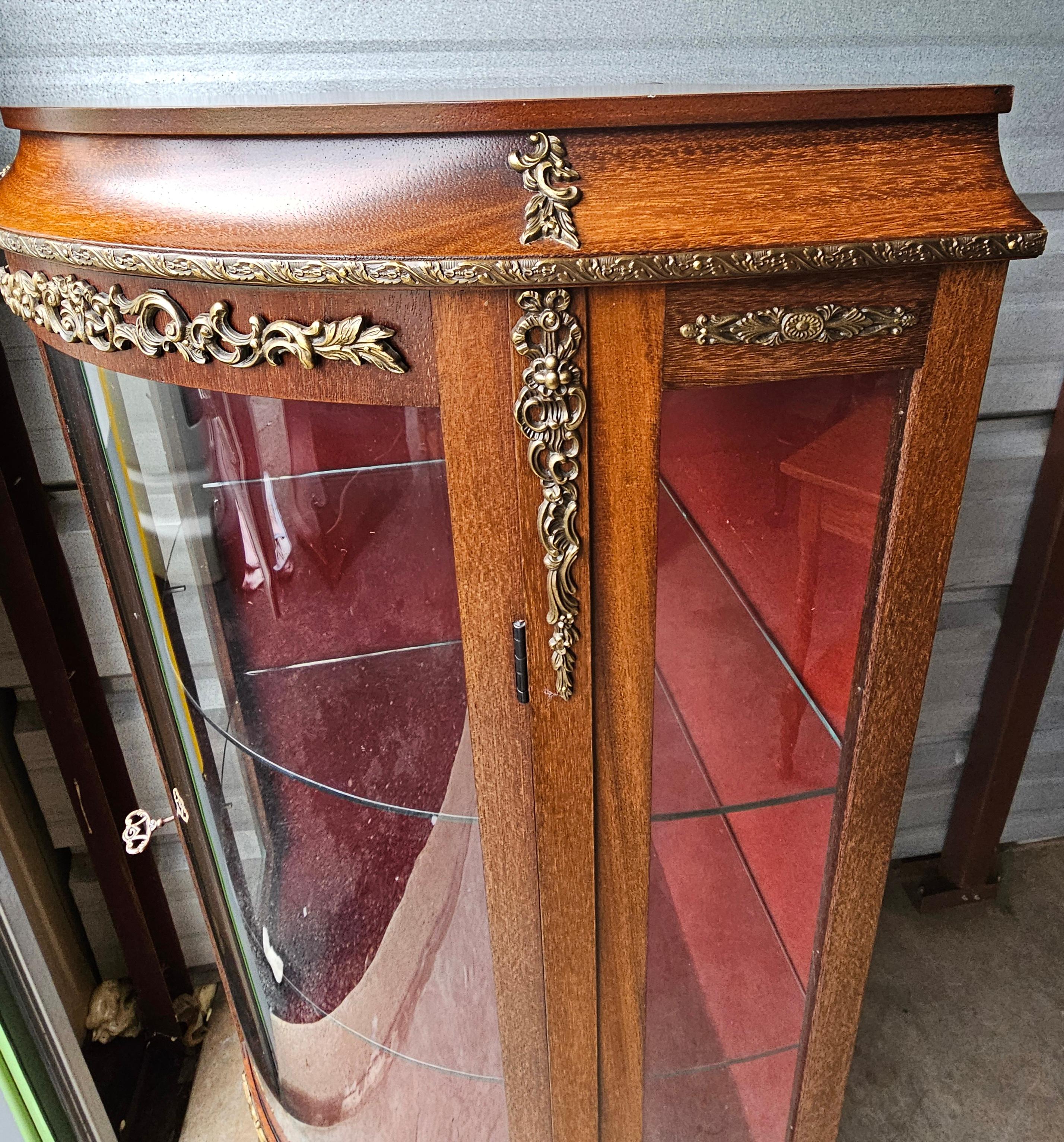 Louis XV Satinwood Inlaid Mahogany Parquetry & Marquetry Corner Vitrine Cabinet In Good Condition For Sale In Germantown, MD