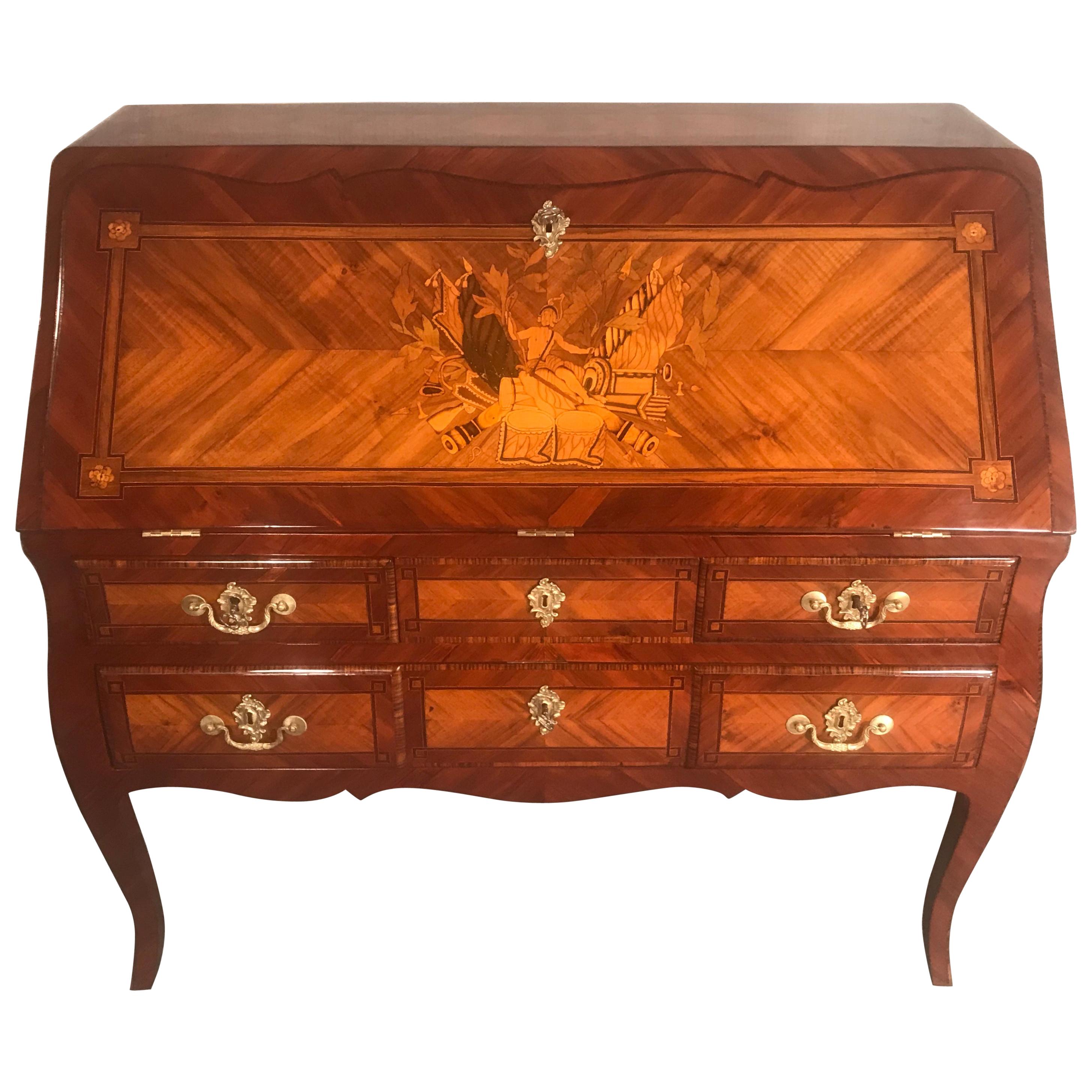 Louis XV secretaire, France, 1770.
Beautiful walnut veneer with plum, satinwood and kingwood marquetry.
Exquisite figural marquetry on the outside of the writing top.
The writing surface is covered with leather (replaced). The inside of the