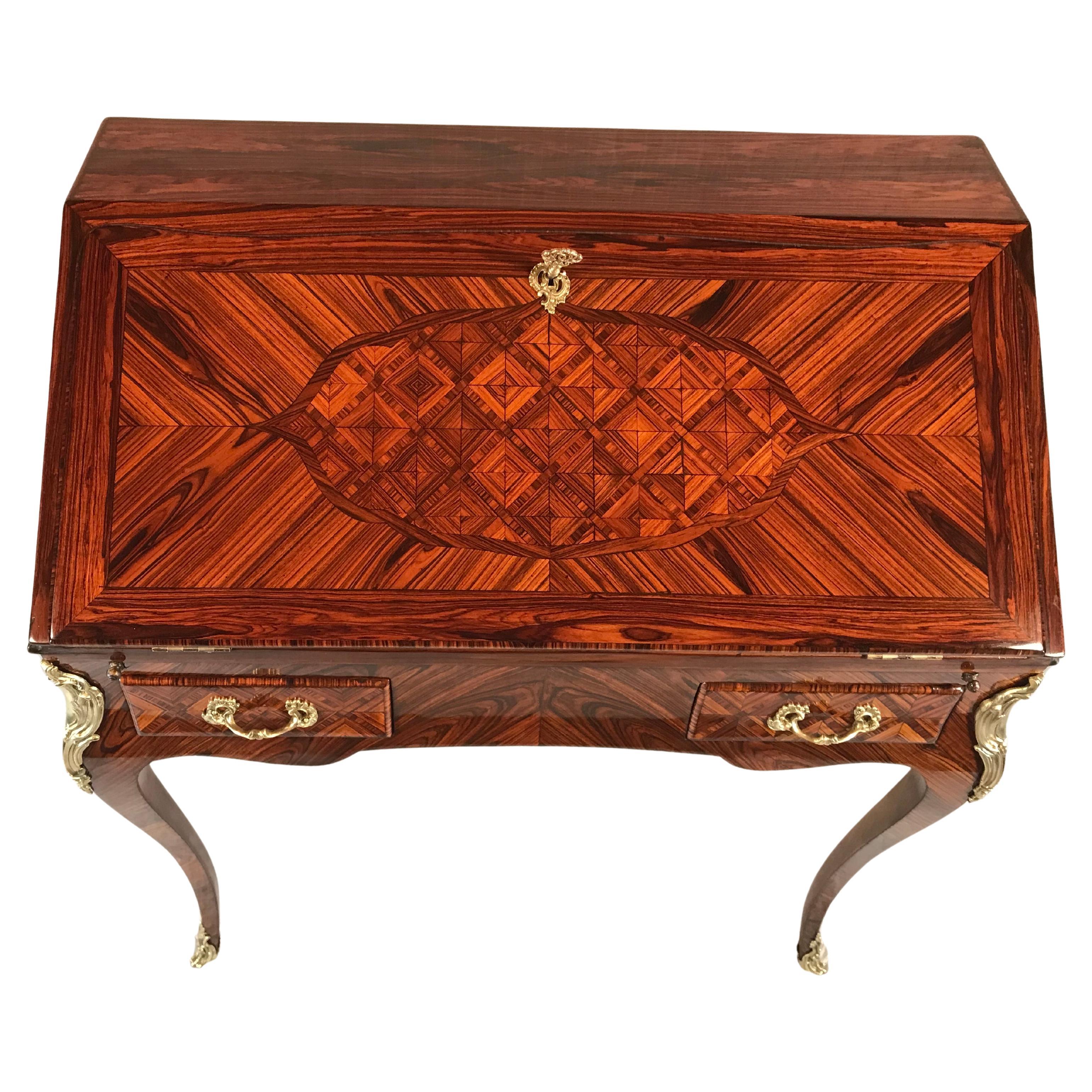Milieu du XVIIIe siècle Bureau de secrétaire Louis XV, Paris 1750-60 en vente