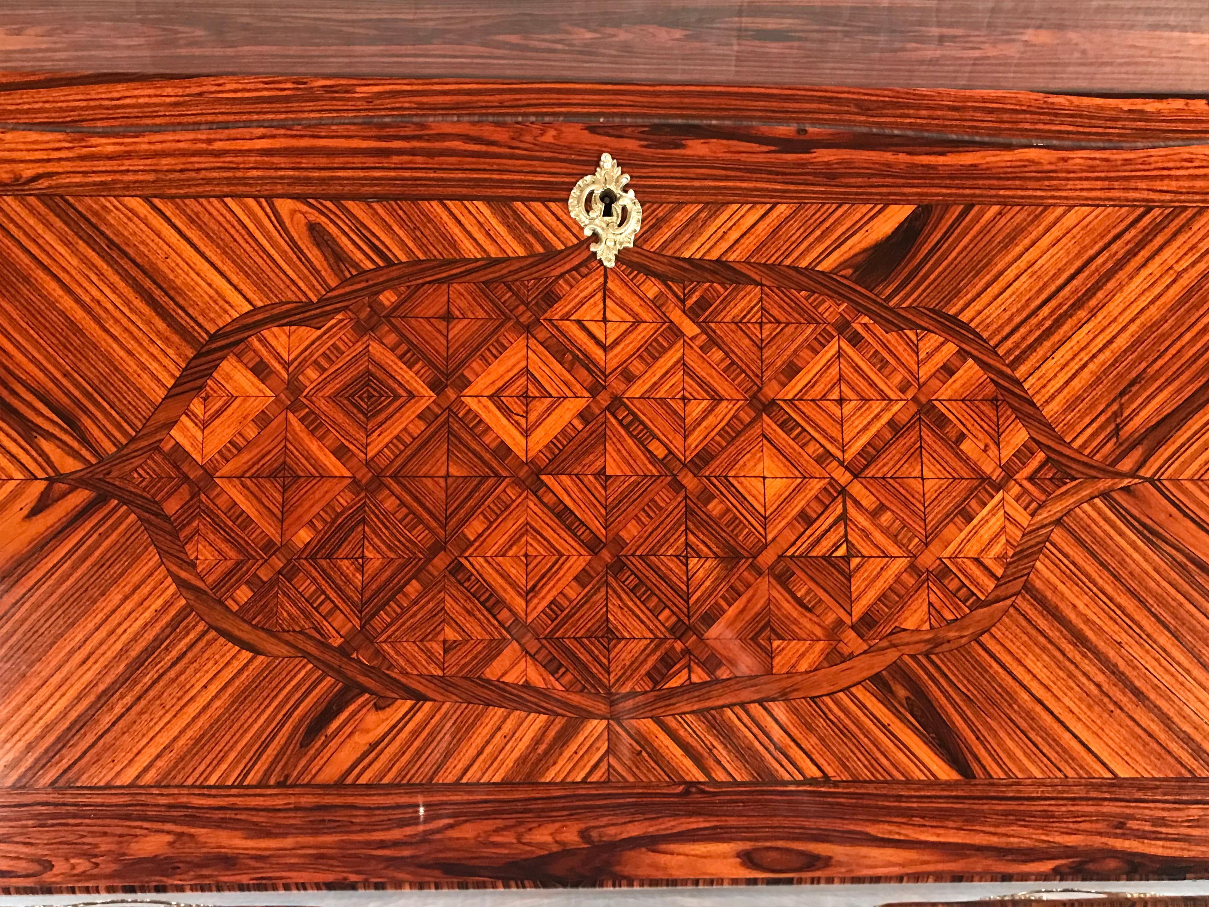 Acajou Bureau de secrétaire Louis XV, Paris 1750-60 en vente