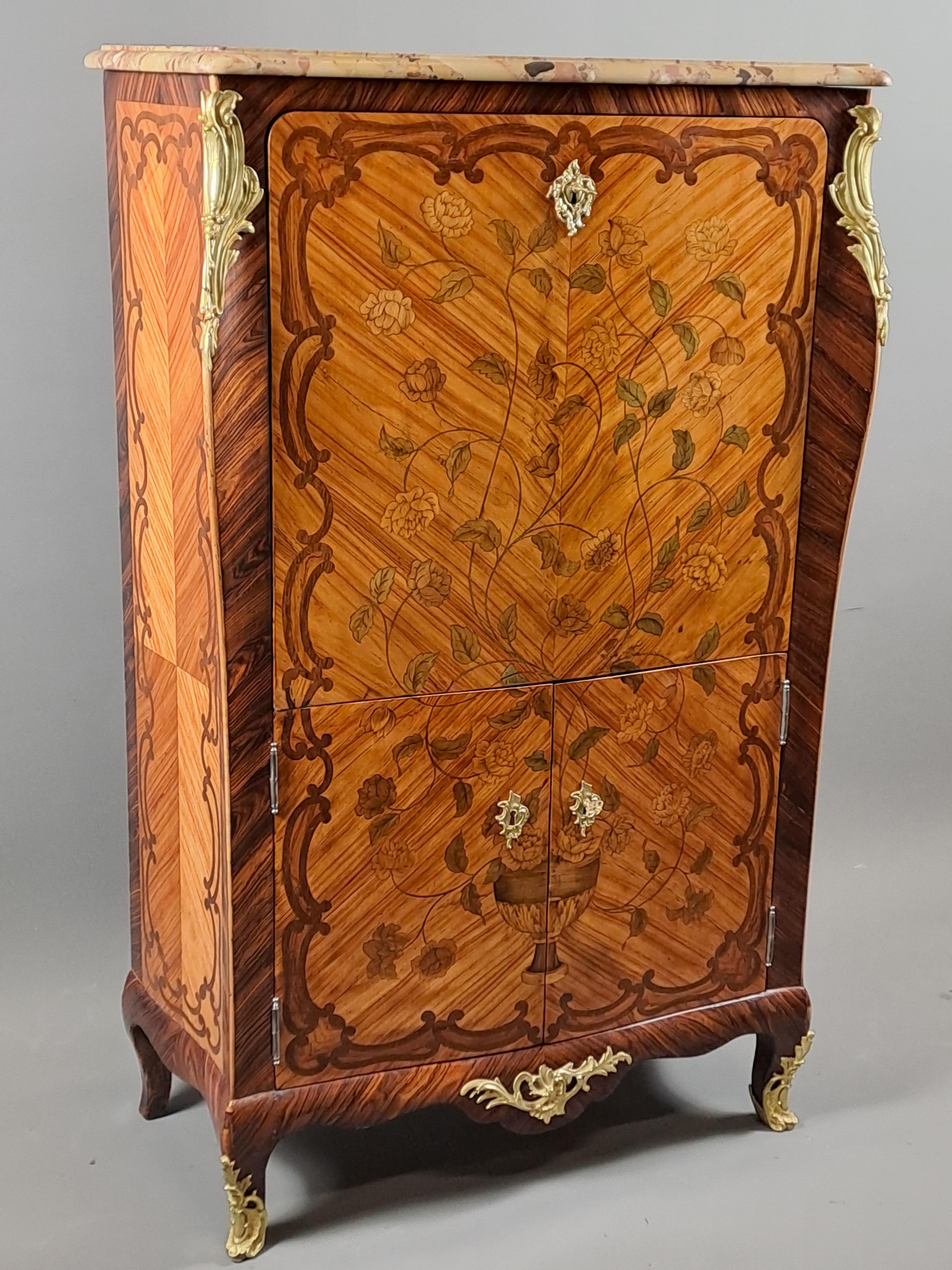Louis XV Secretary In Floral Marquetry In Good Condition For Sale In BARSAC, FR