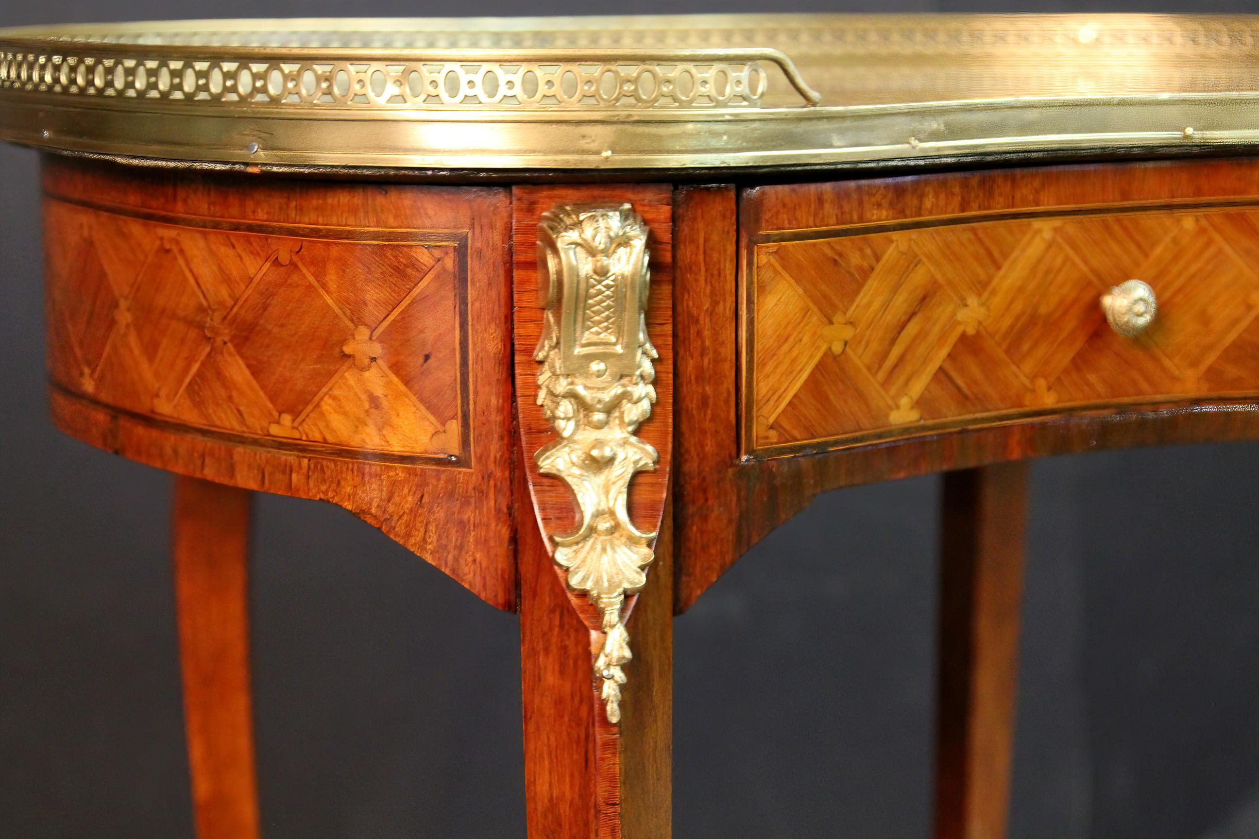 Louis XV Shaped Side Table In Good Condition In Westwood, NJ