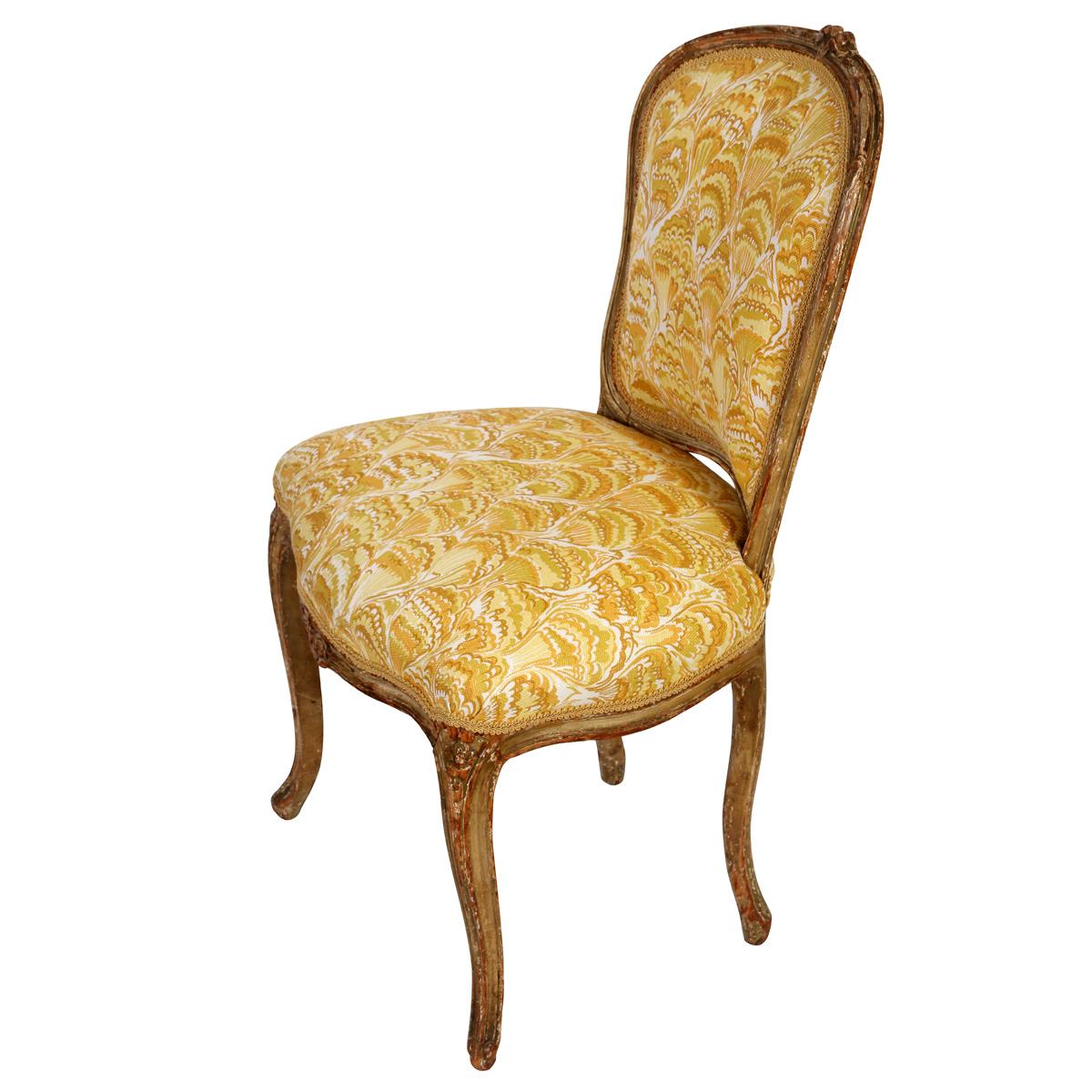 Chaise d'appoint Louis XV retapissée en tissu Ochre Meg Braff Cockleshells Bon état - En vente à Locust Valley, NY