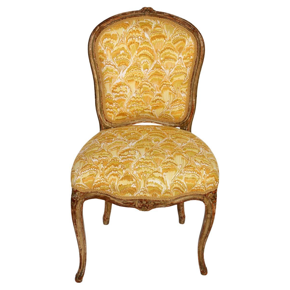 Chaise d'appoint Louis XV retapissée en tissu Ochre Meg Braff Cockleshells en vente
