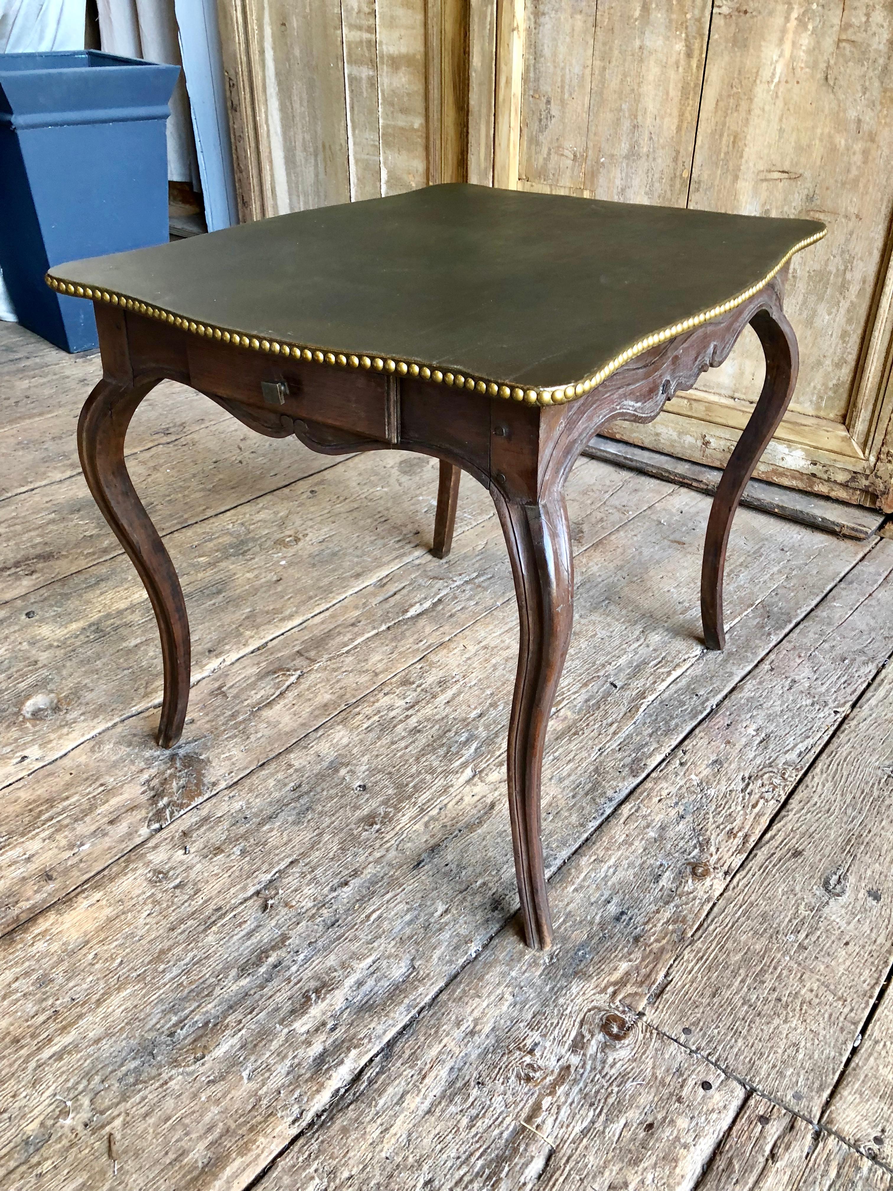 Chêne Table d'appoint Louis XV:: 18ème siècle en vente