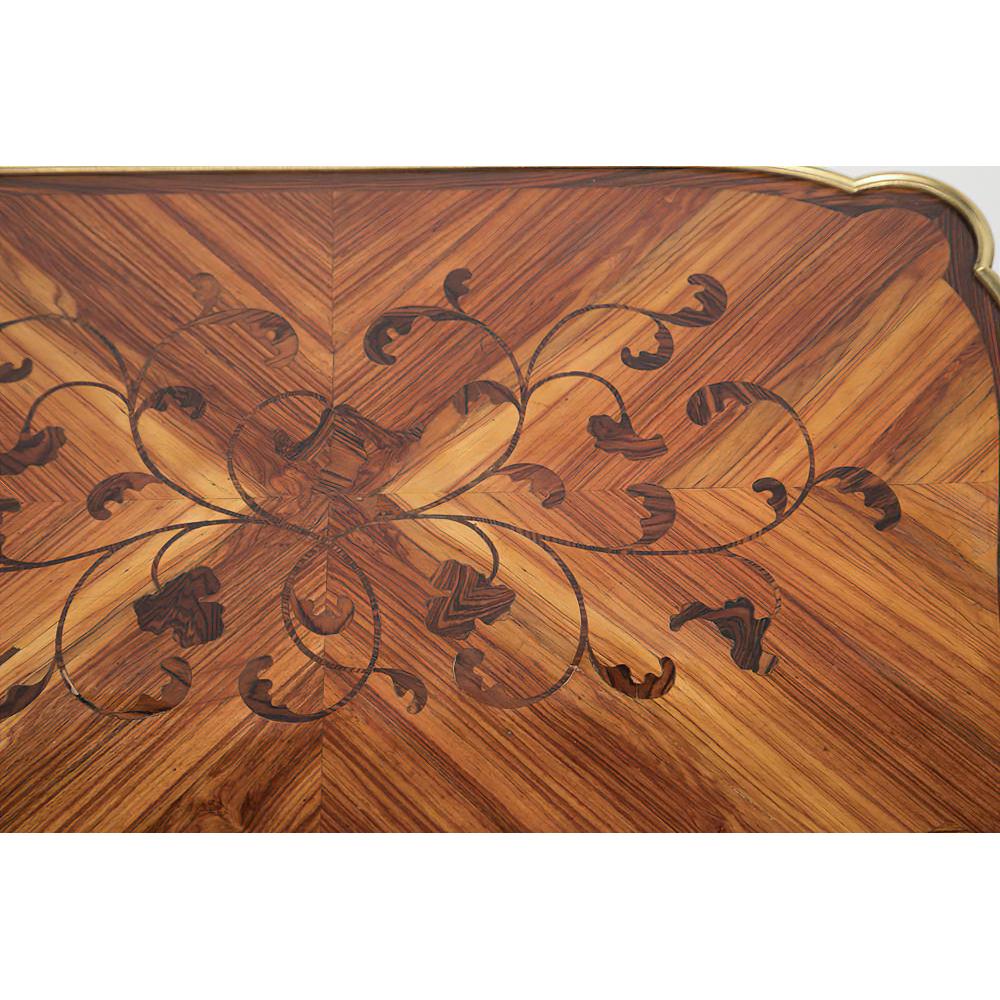 Table d'appoint Louis XV Bon état - En vente à Westwood, NJ
