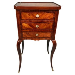 Table d'appoint ou petite commode Louis XV, France 1760