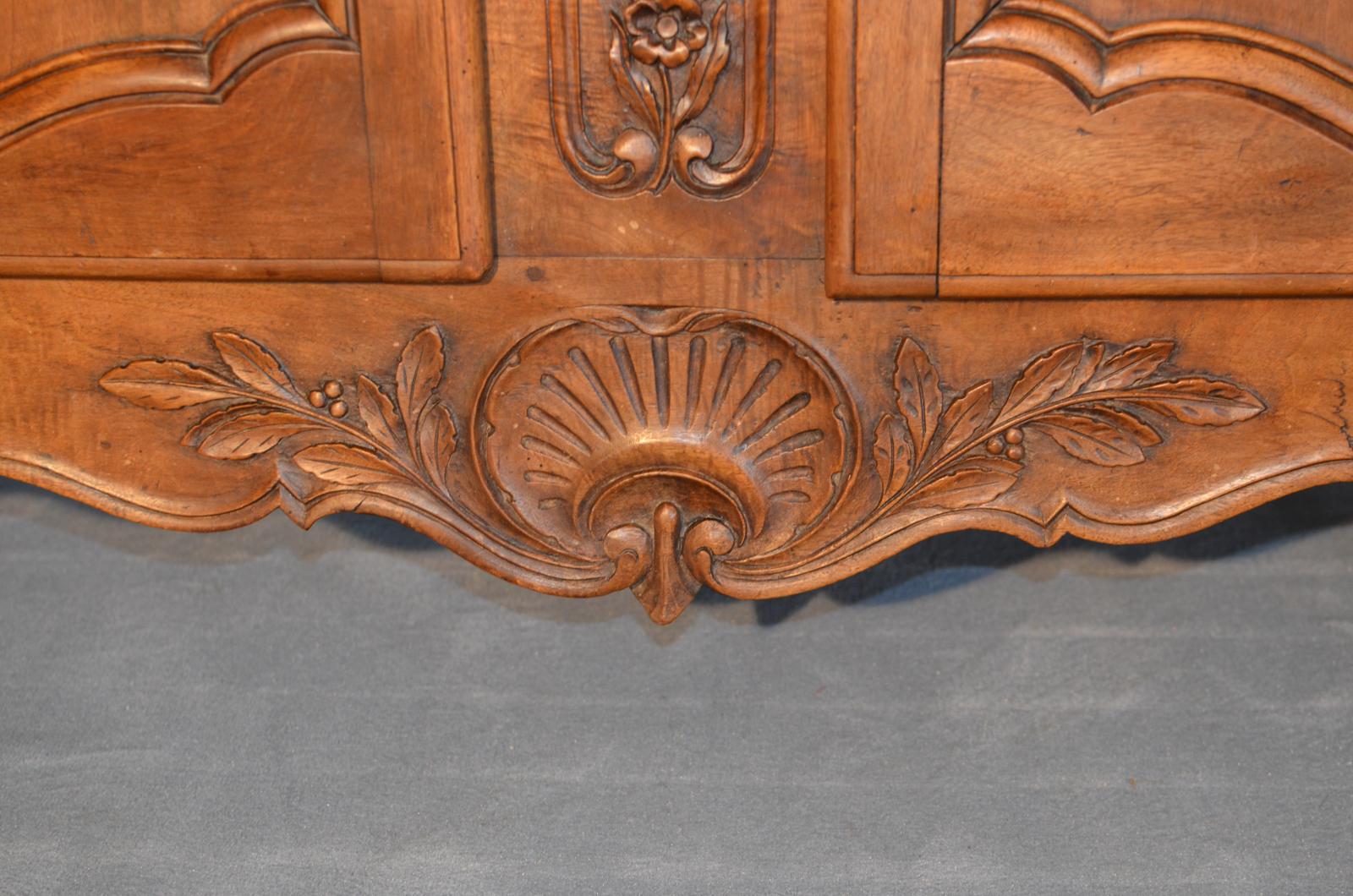 Louis XV Sideboard in Blond Walnut of French Origin, Dated 1770 For Sale 9